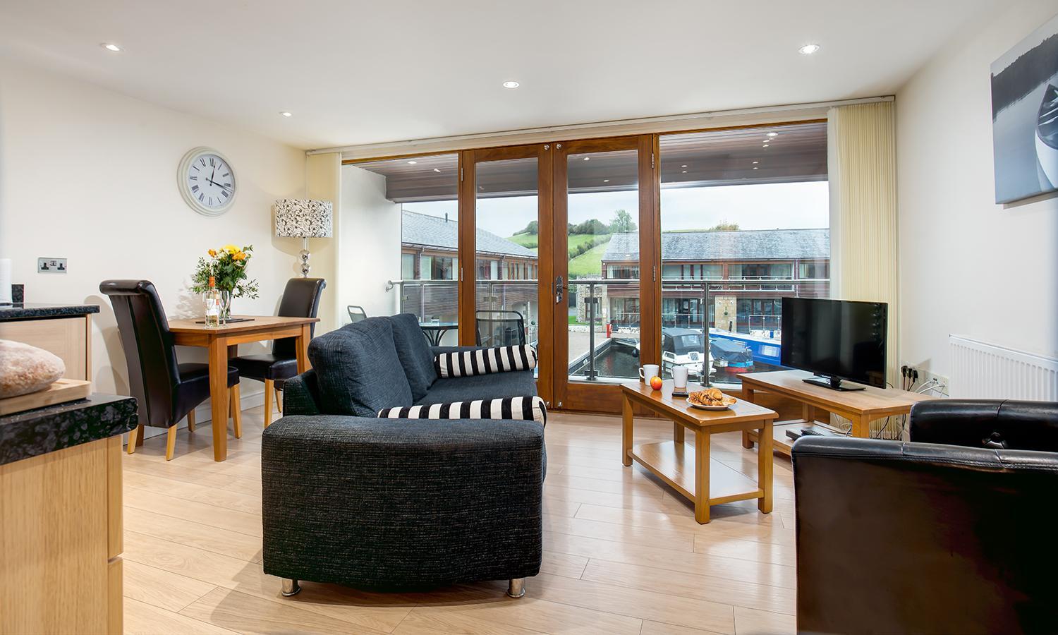 One Bedroom Dog Friendly Apartment Marina View - First Floor (S)