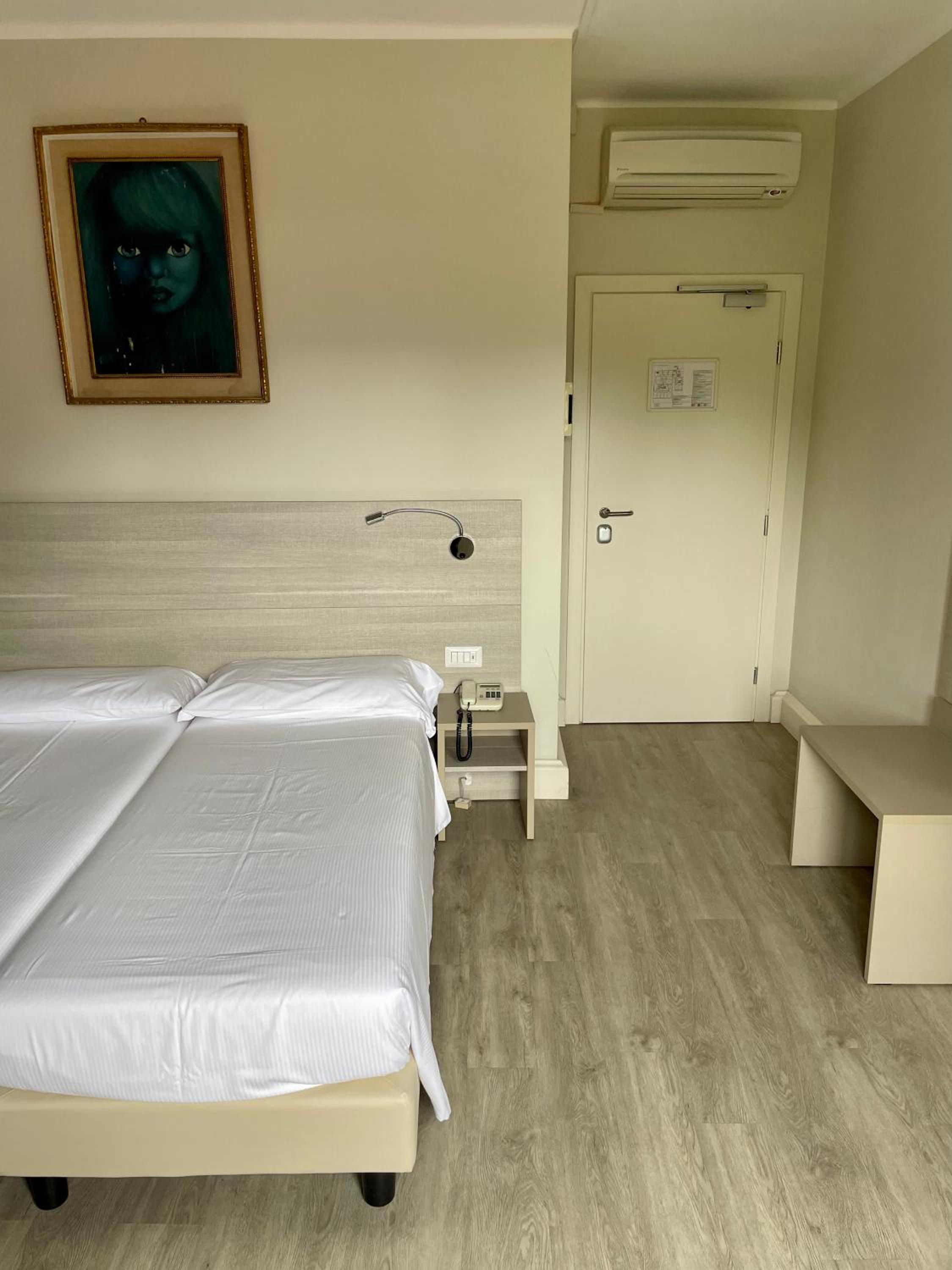 Double Room - Photo 2