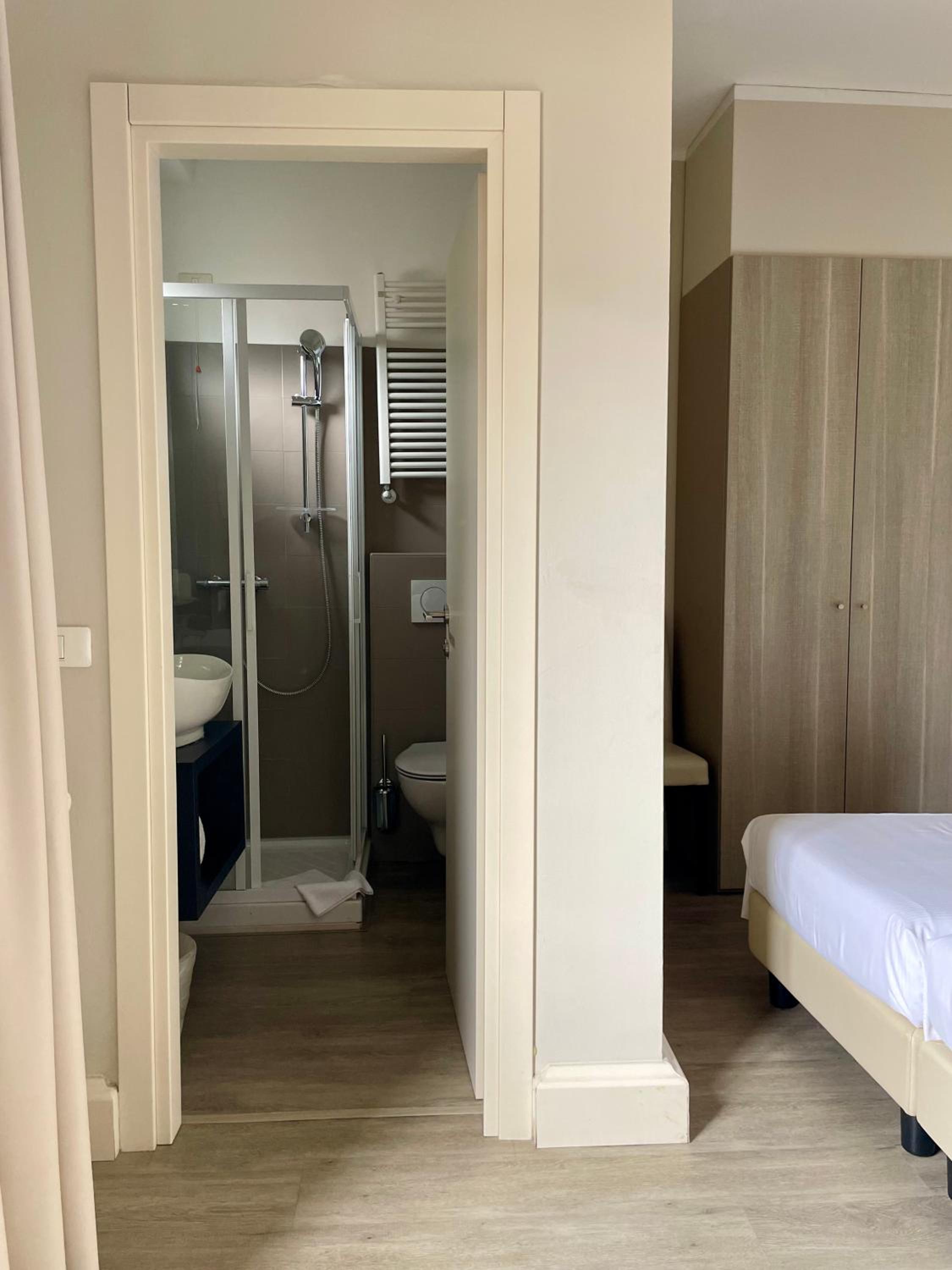 Double Room - Photo 5
