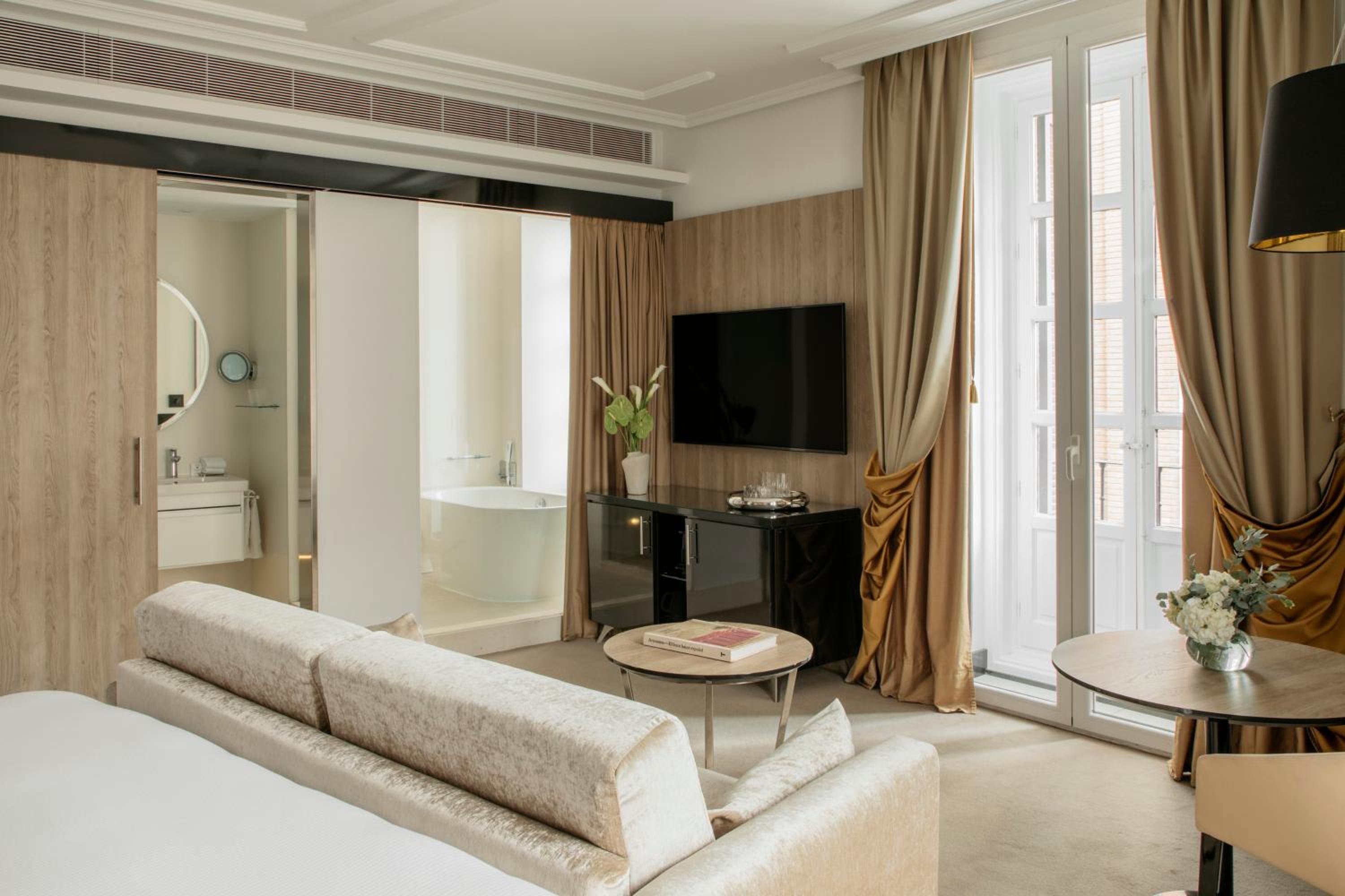 Supreme Room Red Level