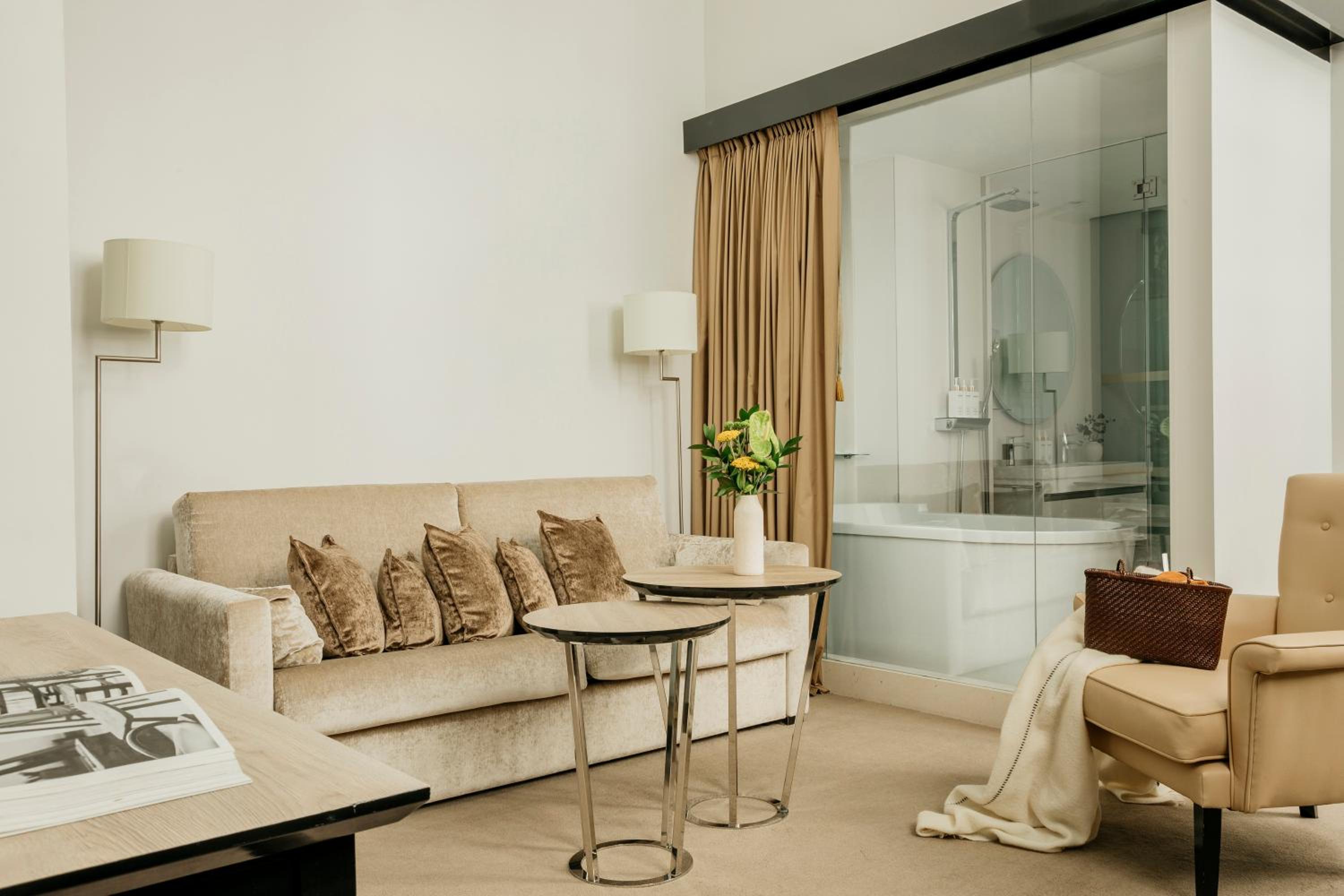 One-Bedroom Suite Red Level - Photo 9