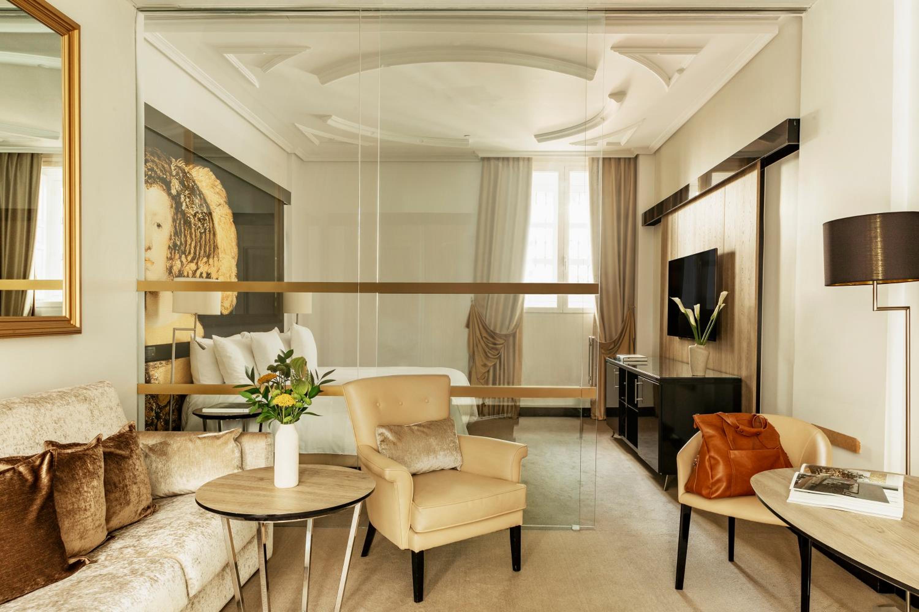 One-Bedroom Suite Red Level