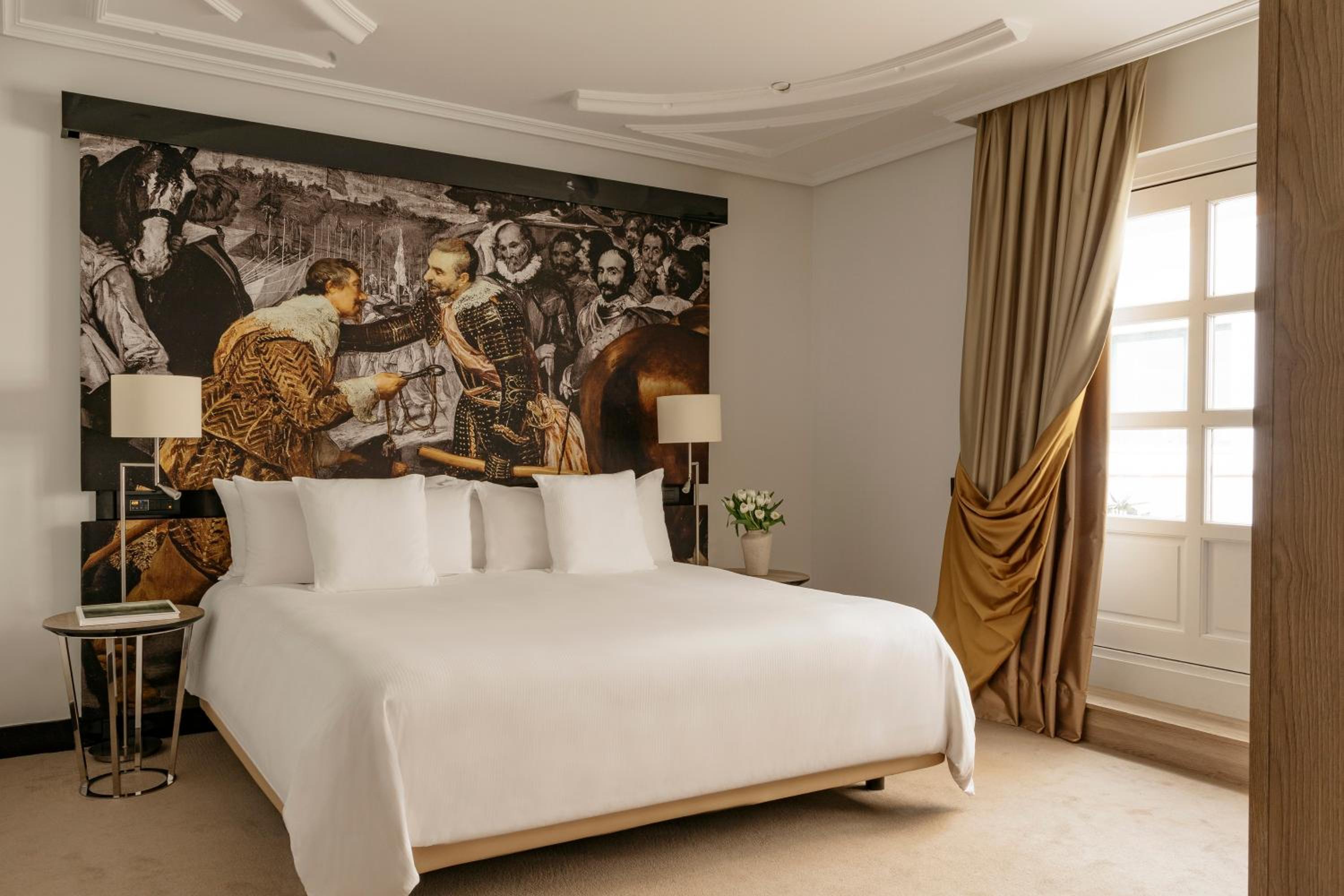 Velazquez Penthouse Suite Red Level