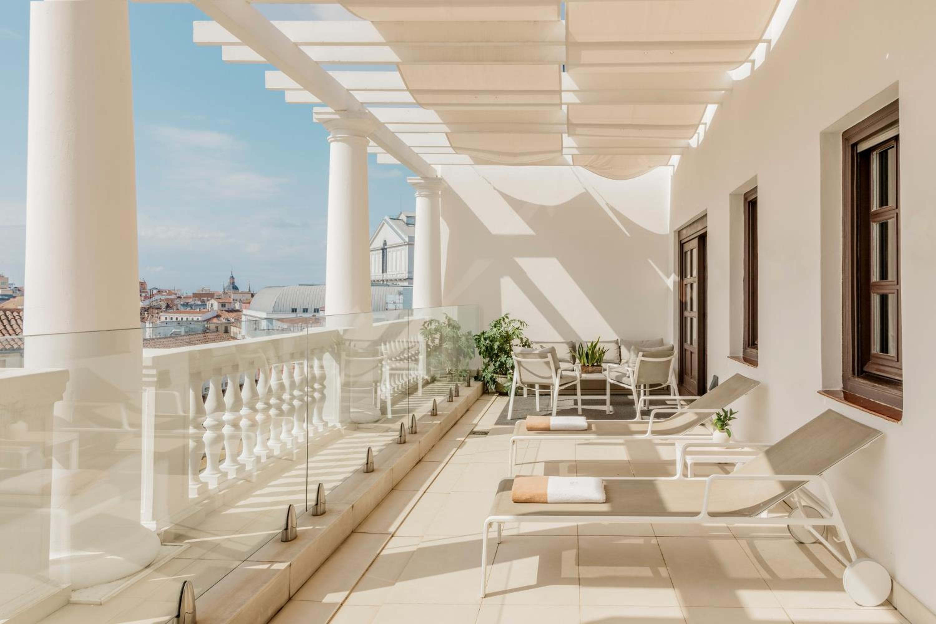 Margarita Presidential Suite Red Level thumbnail 6