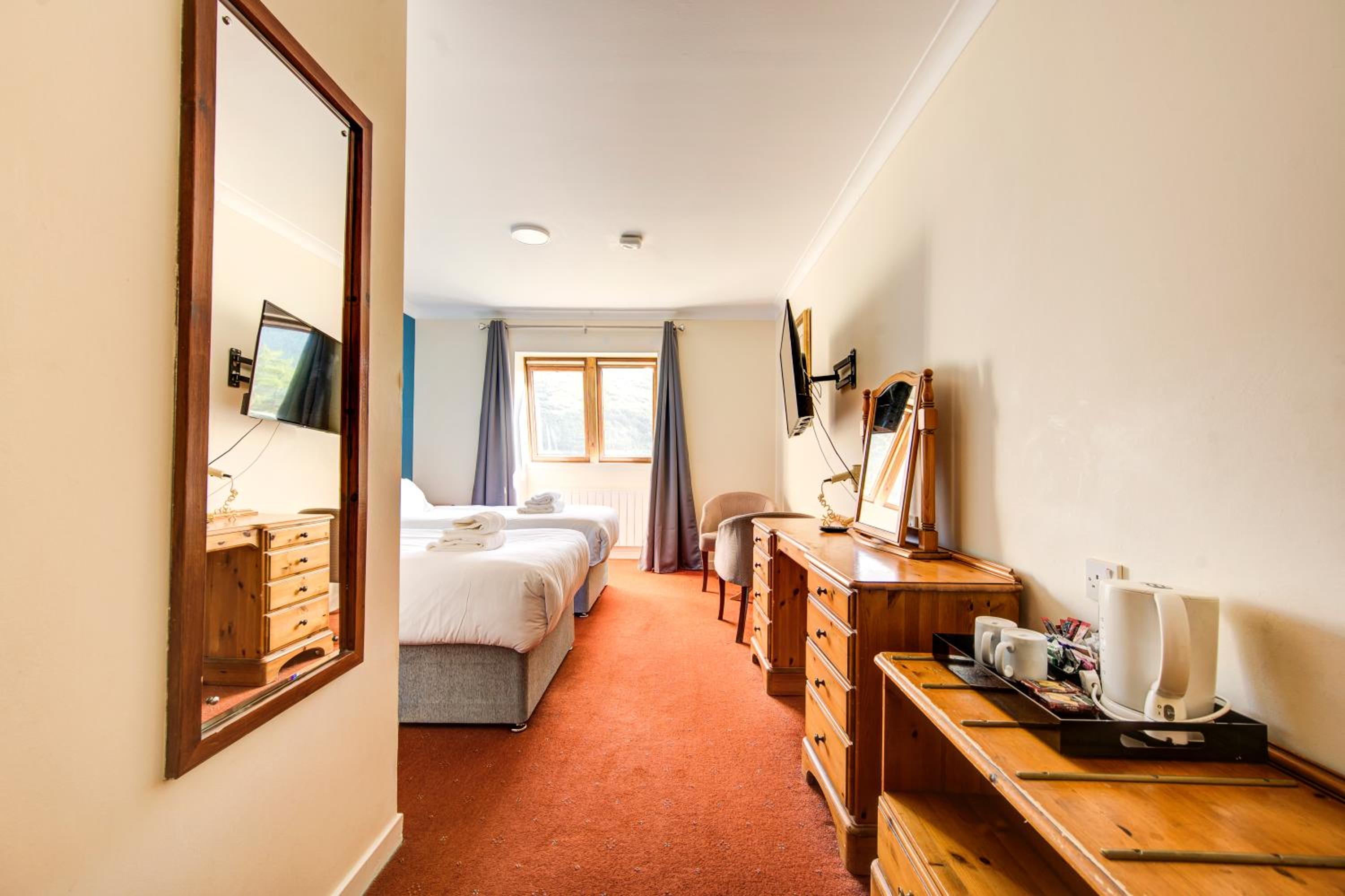 Twin Room with Loch View photo 2