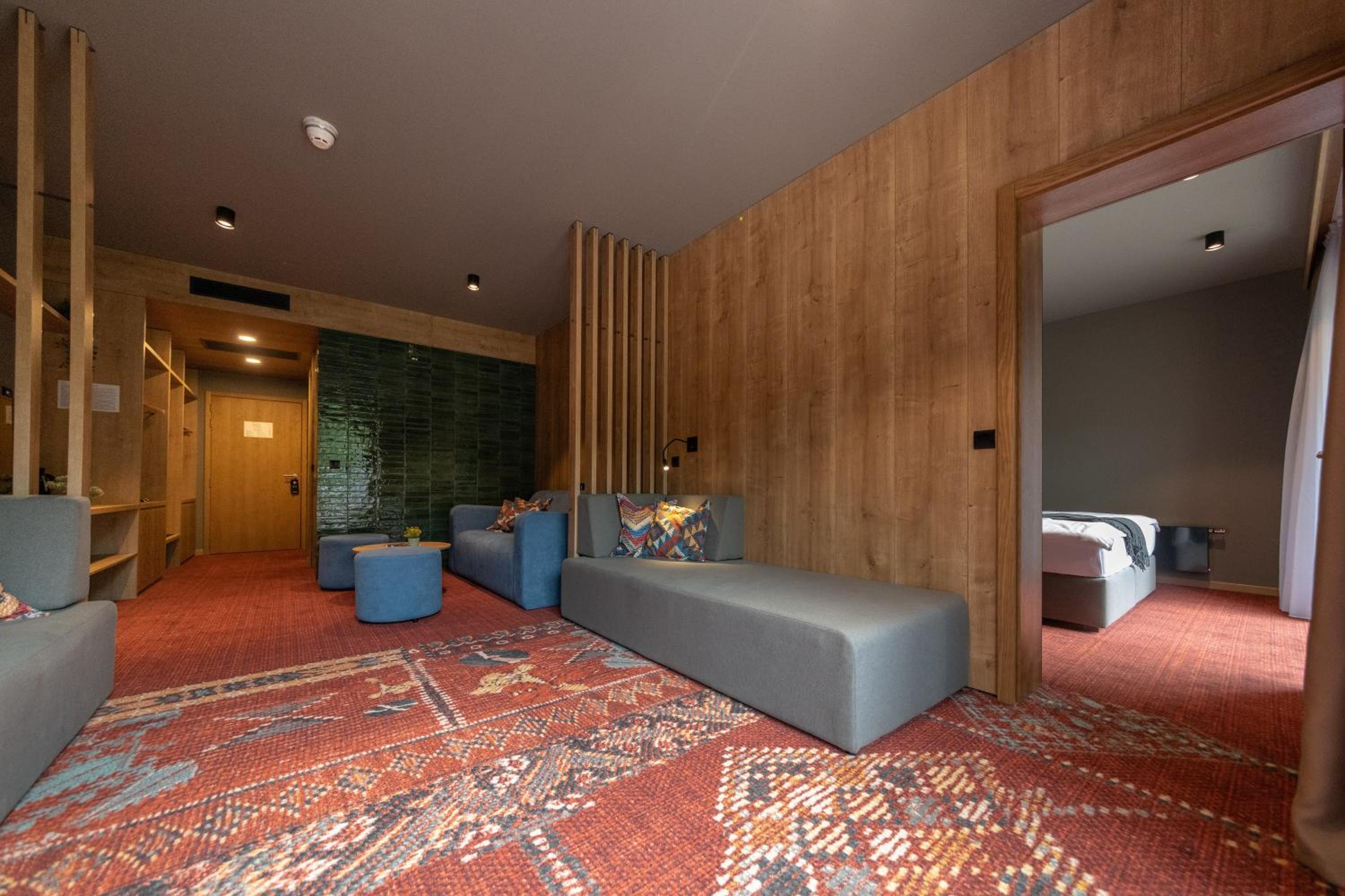 Deluxe Family Room photo 3