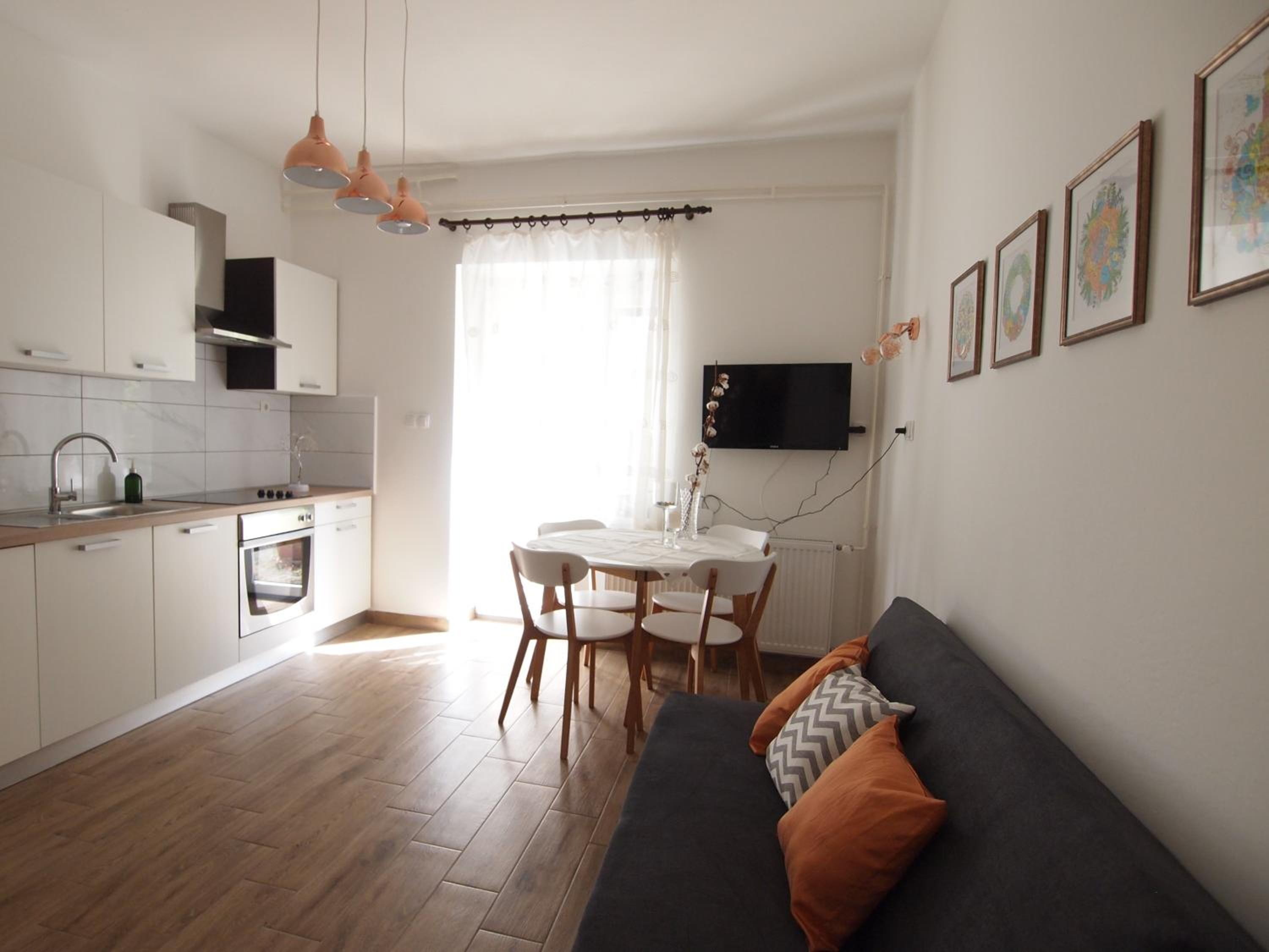 One-Bedroom Apartment photo 1