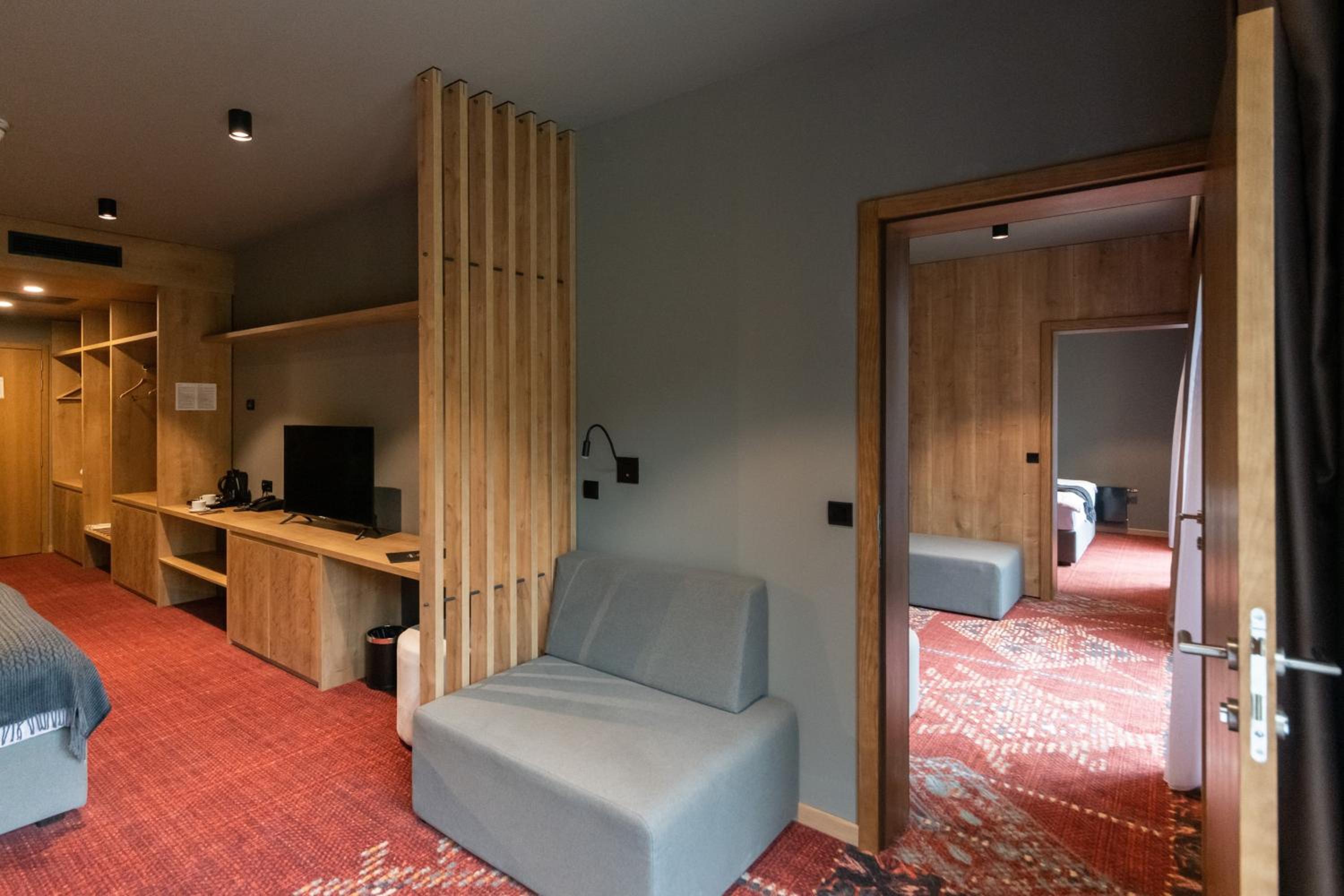 Deluxe Family Room photo 1