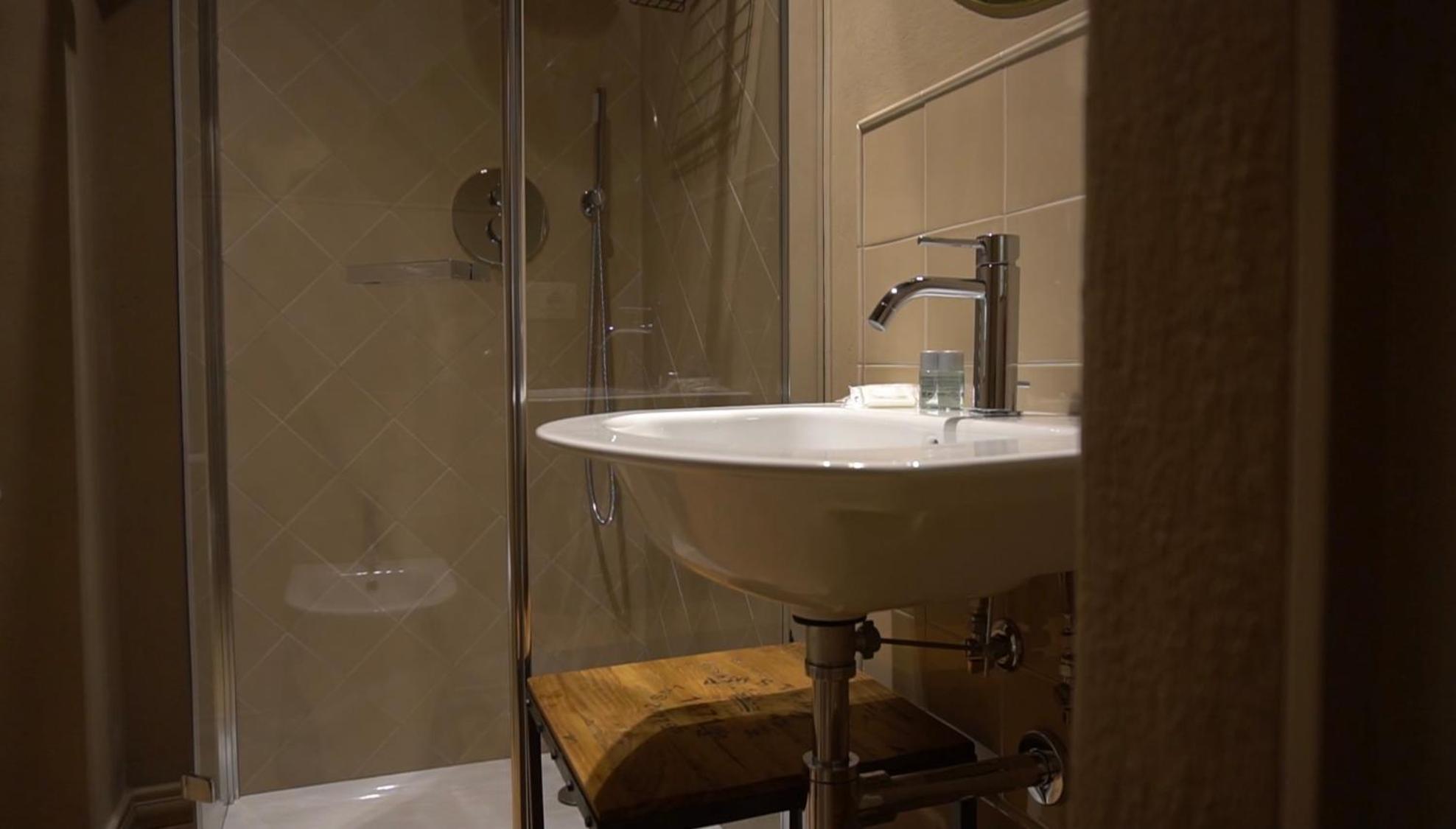 Deluxe Suite photo 3