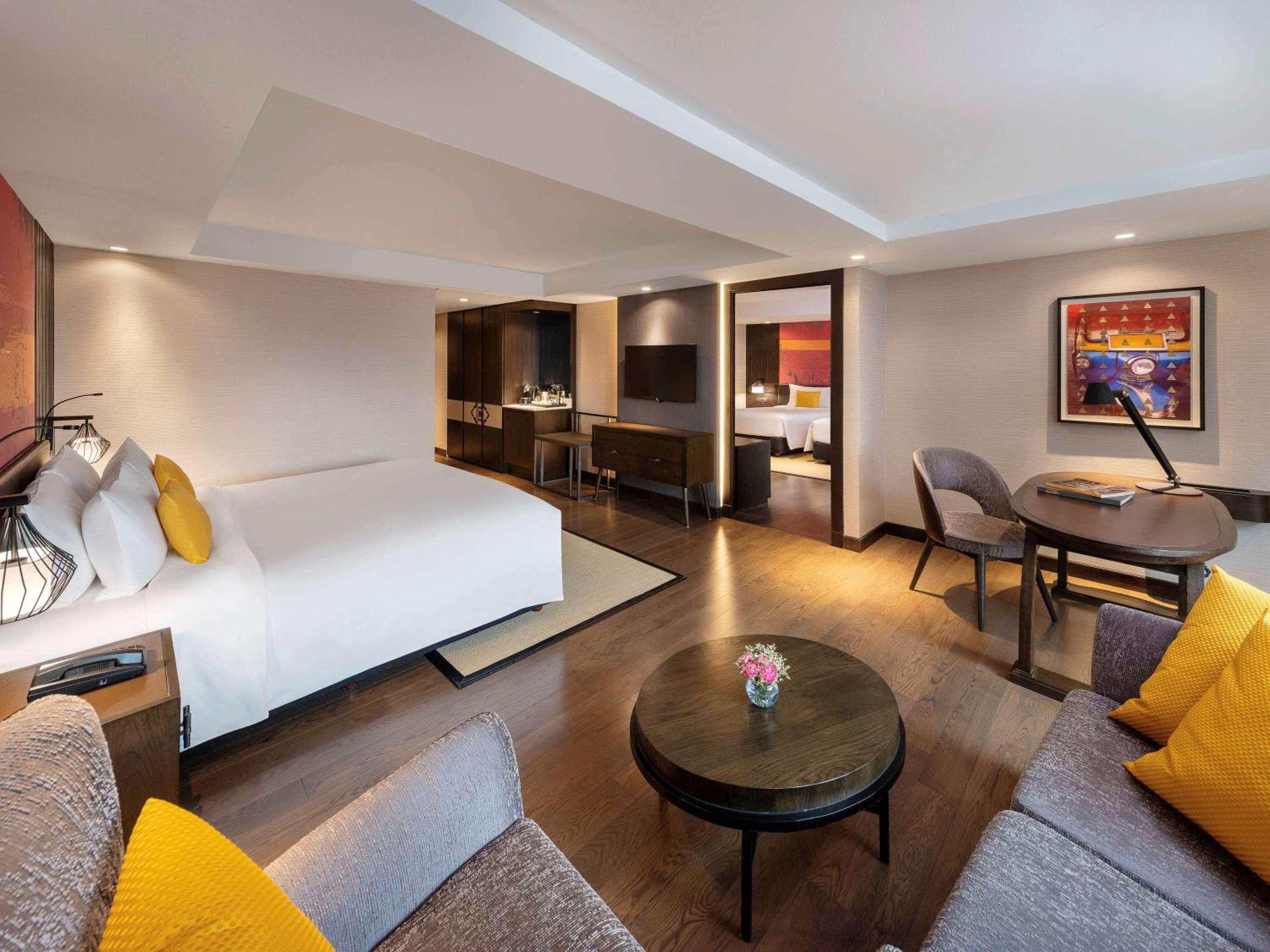 Privilege King Room with Lounge Access photo 2
