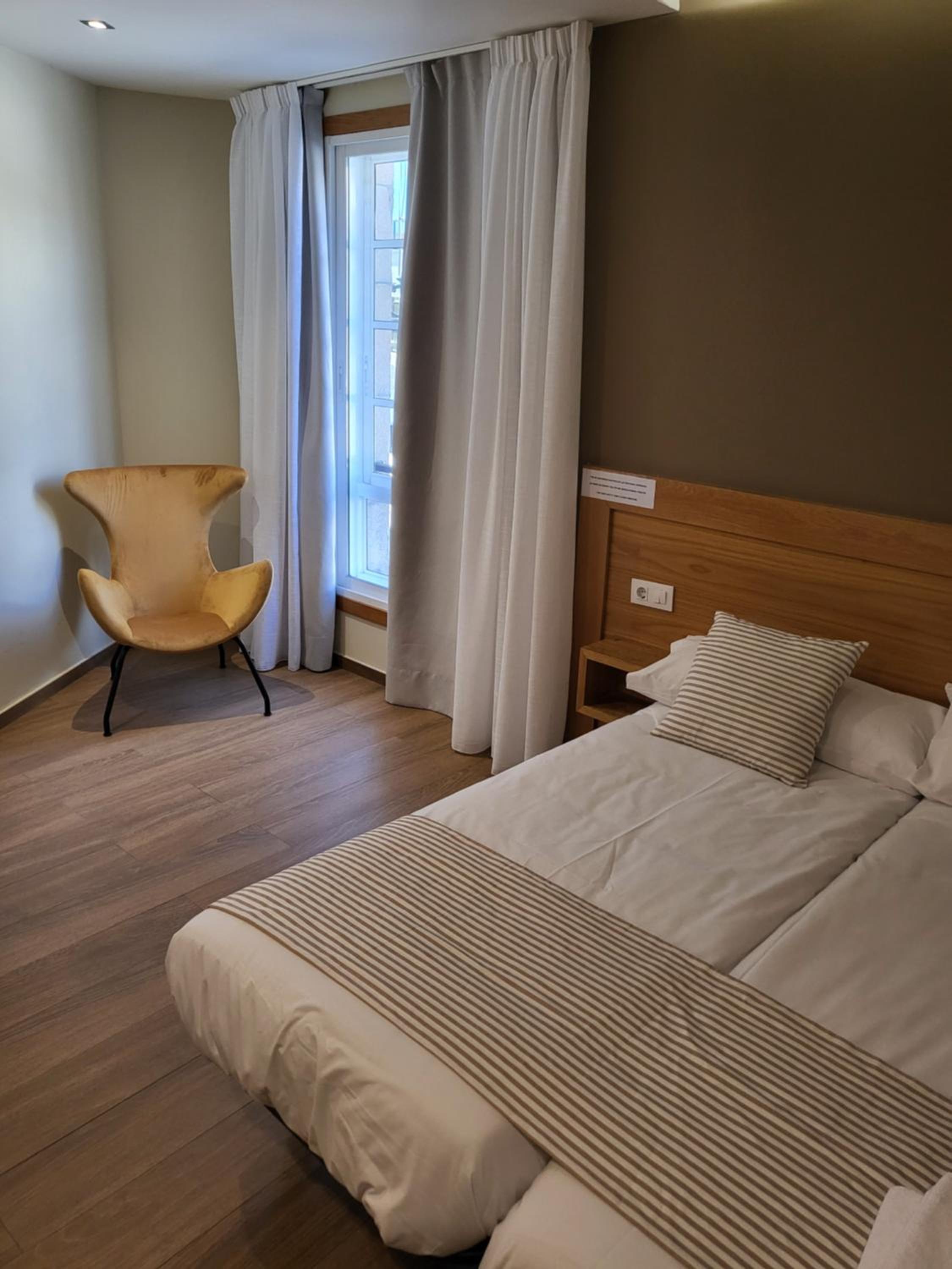 Double Room with Extra Bed photo 2