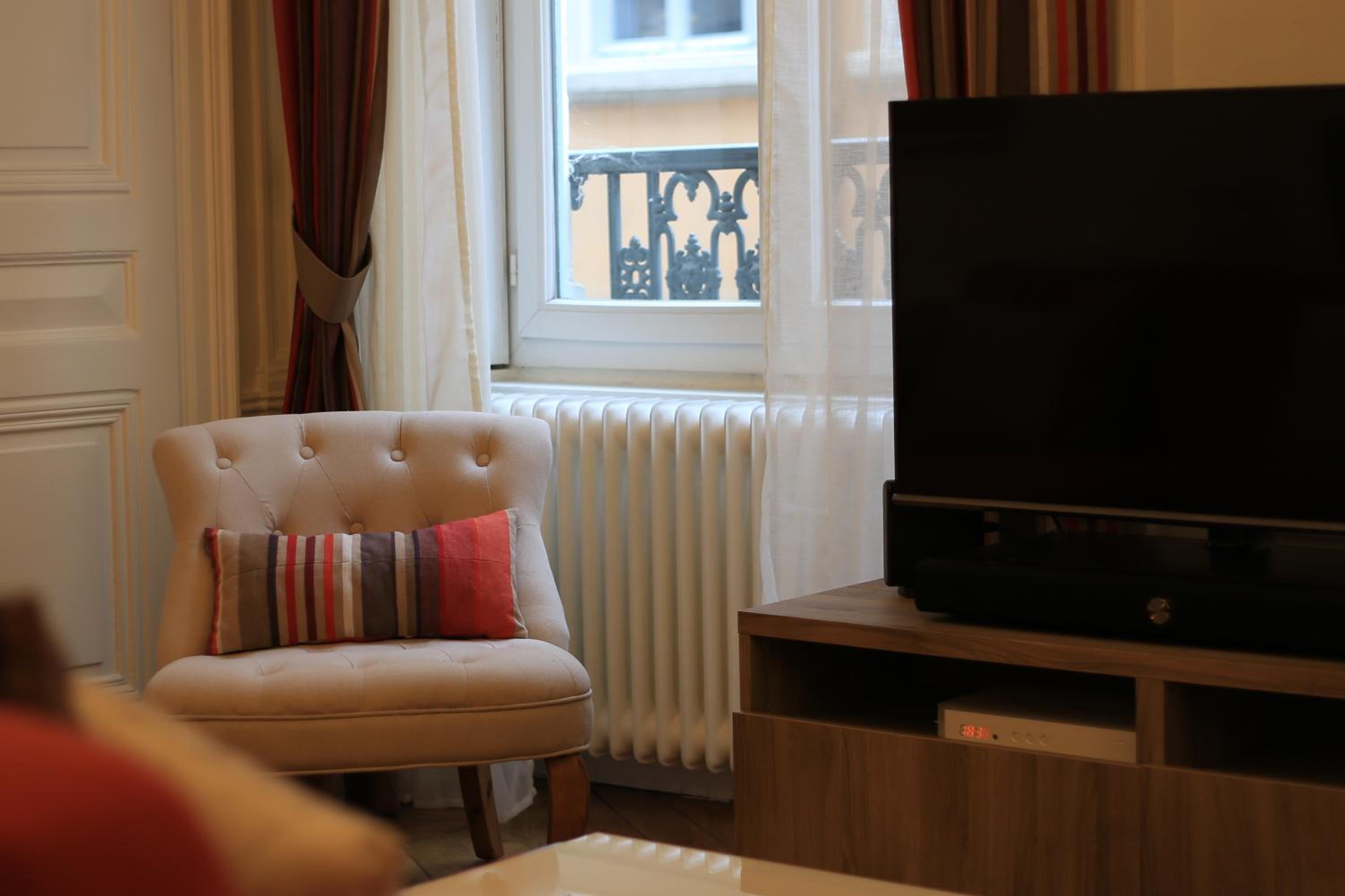 Apartment photo 2