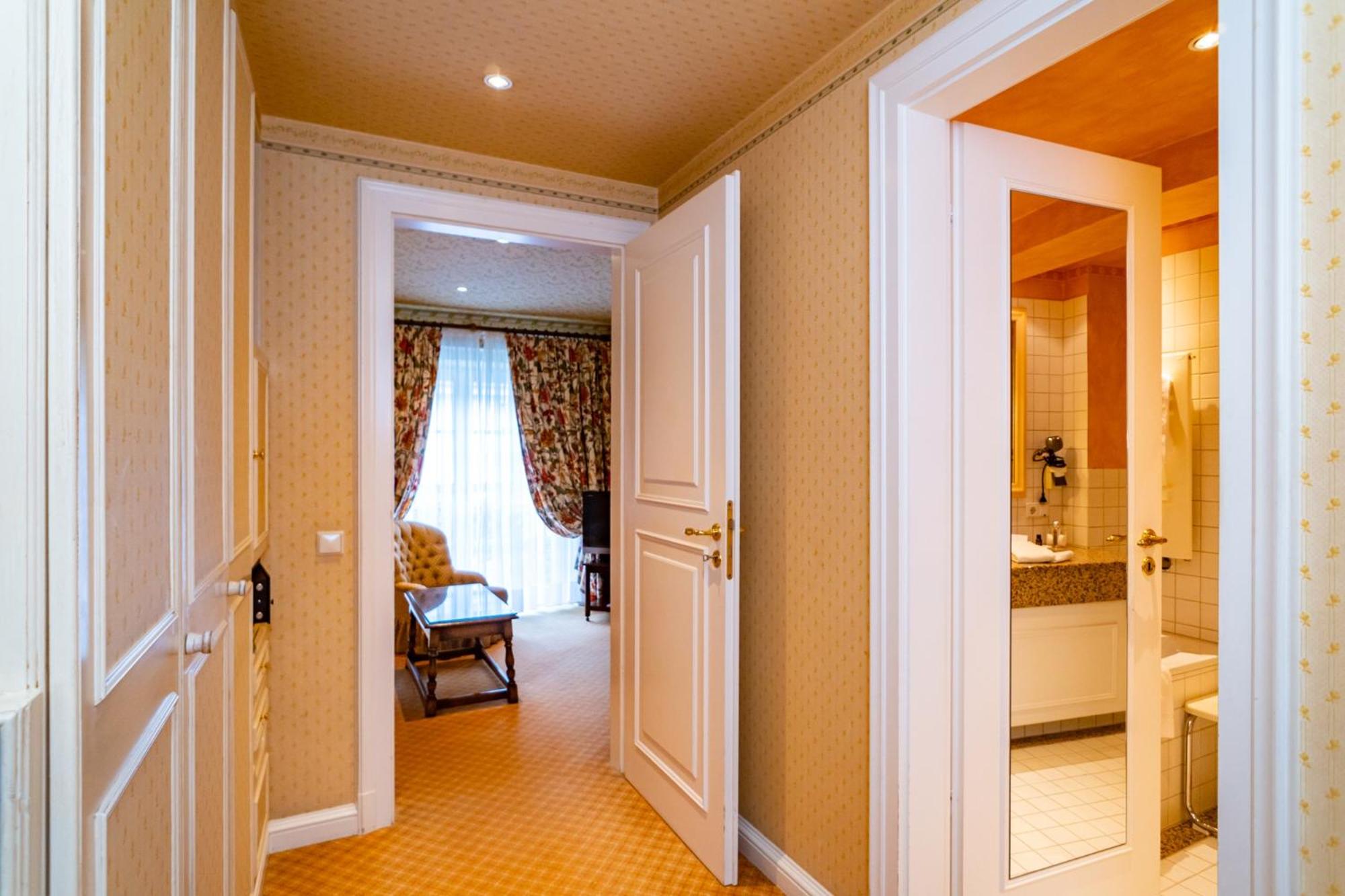 Deluxe Single Room thumbnail 6
