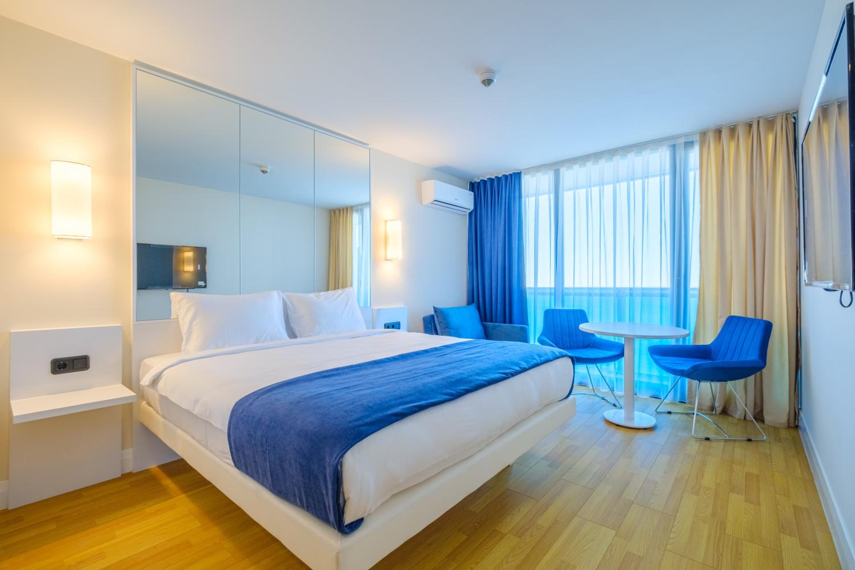 Superior Double Room with Sea View - Photo 6