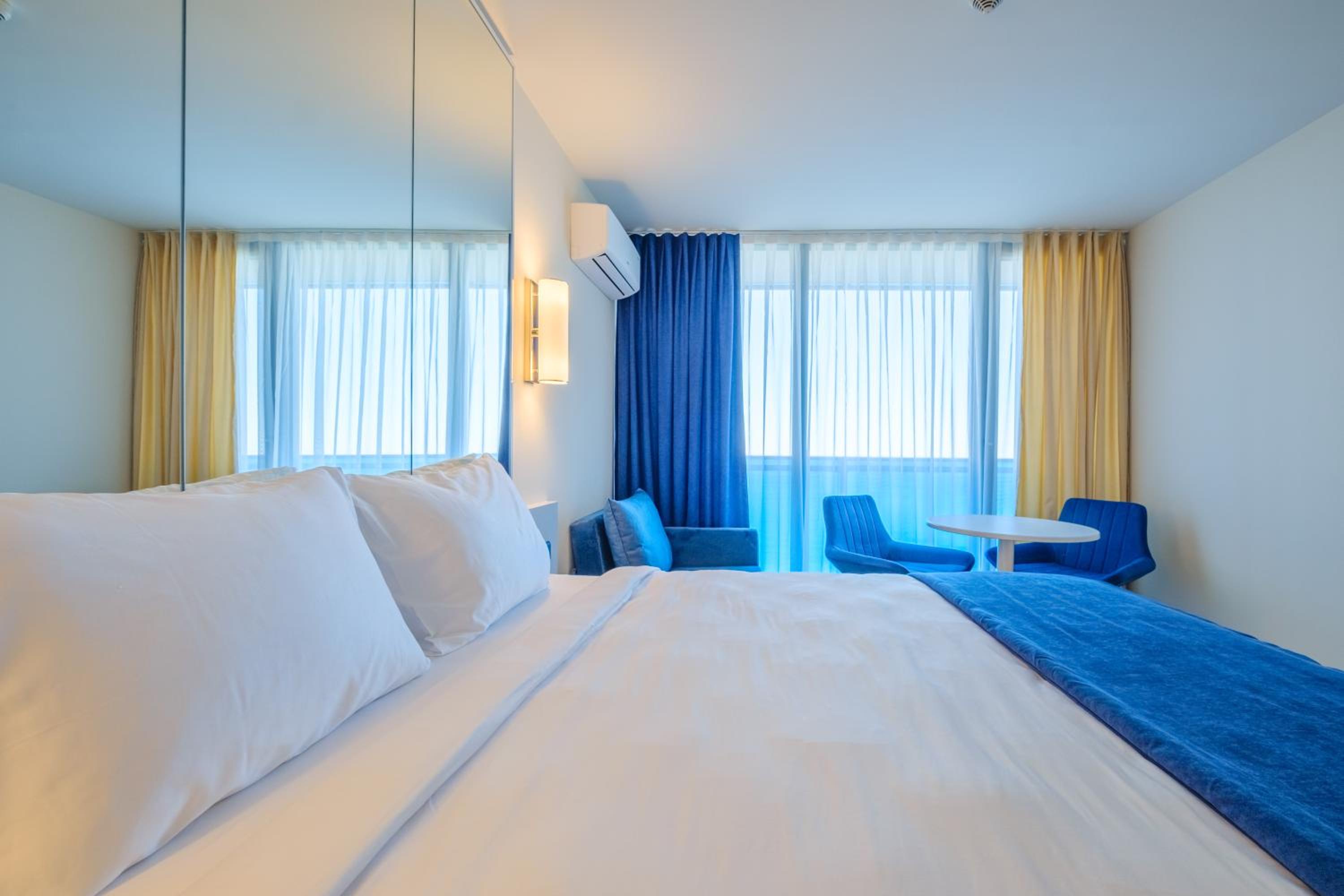 Superior Double Room with Sea View - Photo 8