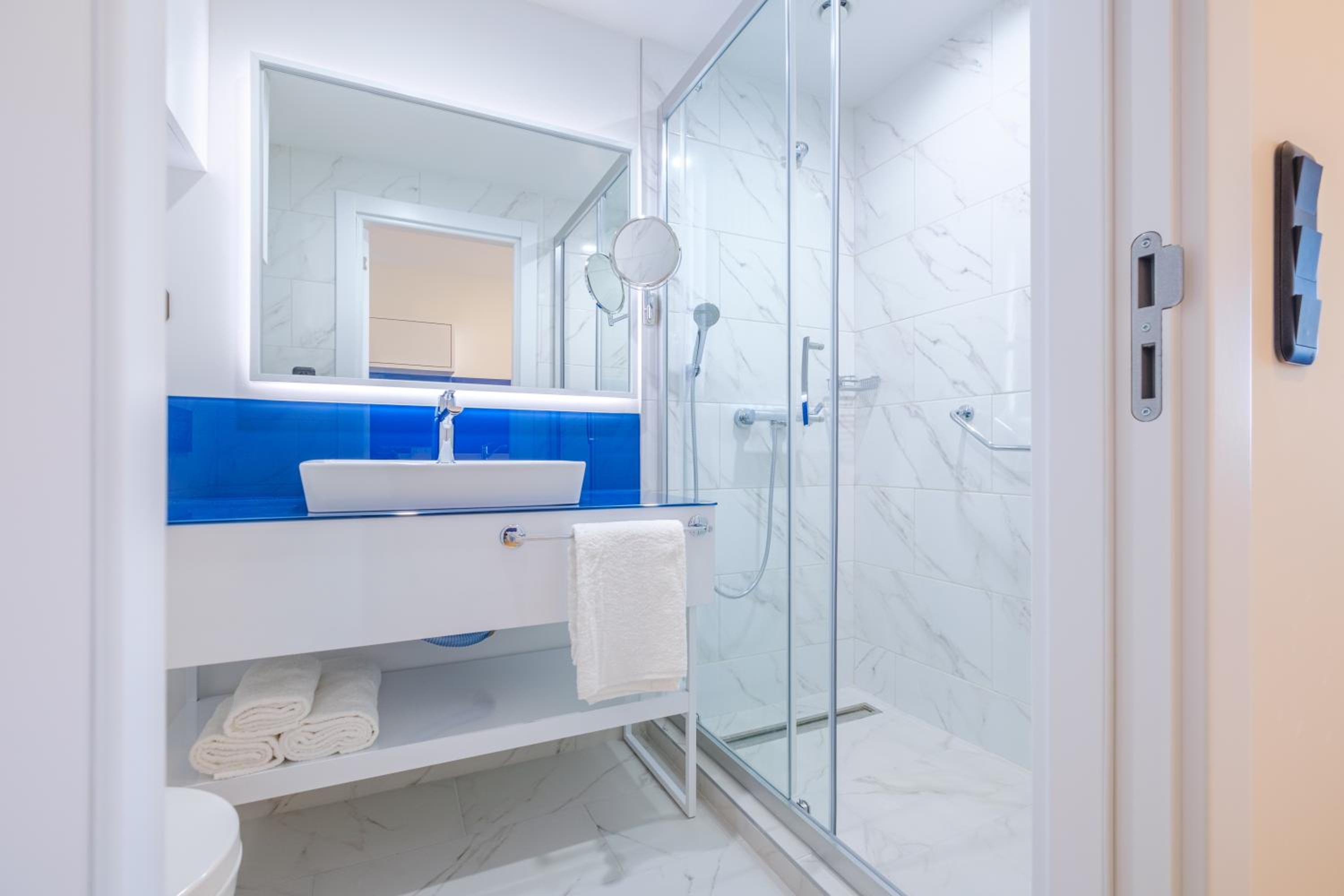 Superior Double Room with Sea View - Photo 5