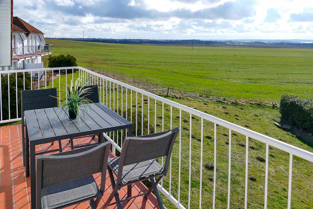 Two-Bedroom Apartment with Balcony photo 3