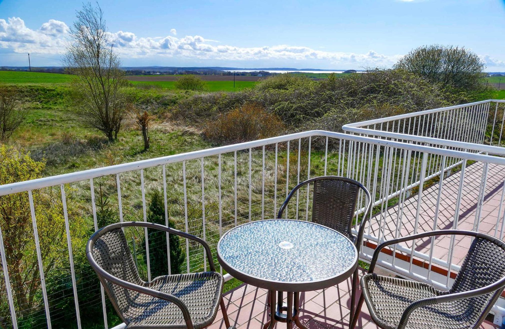 One-Bedroom Apartment with Balcony photo 3
