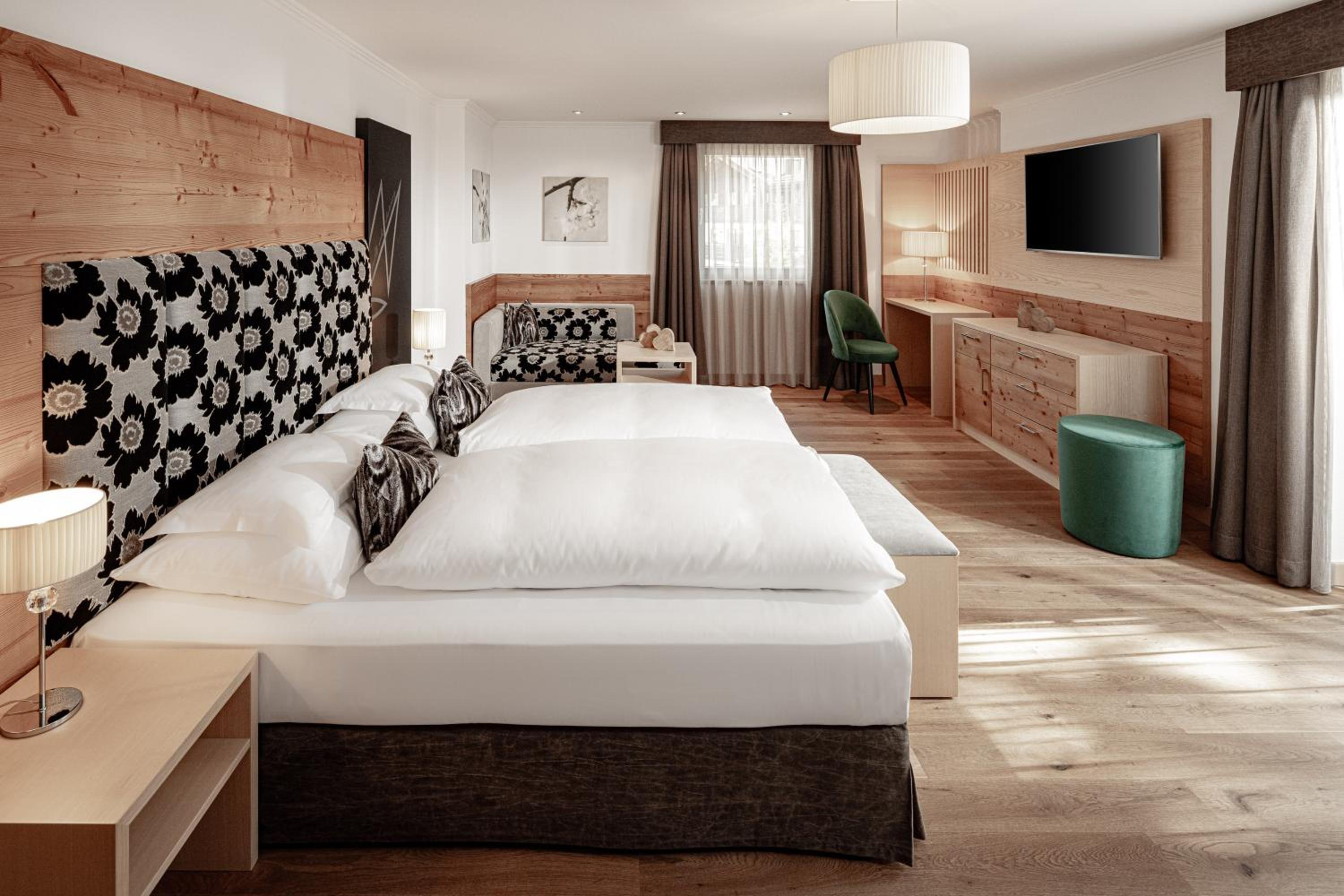 Deluxe Double Room with Balcony - Photo 1