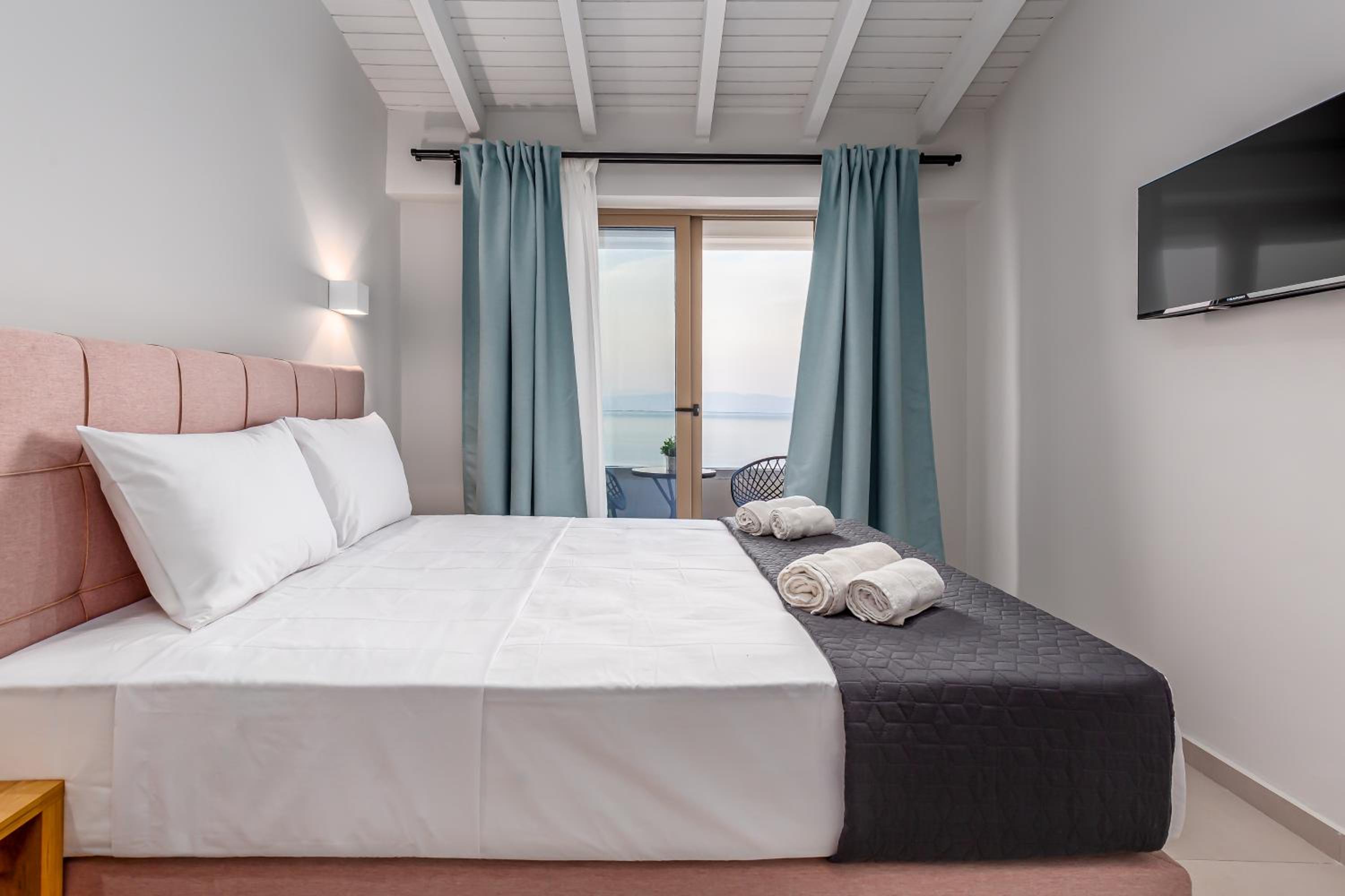 Junior Suite with Sea View - Photo 1