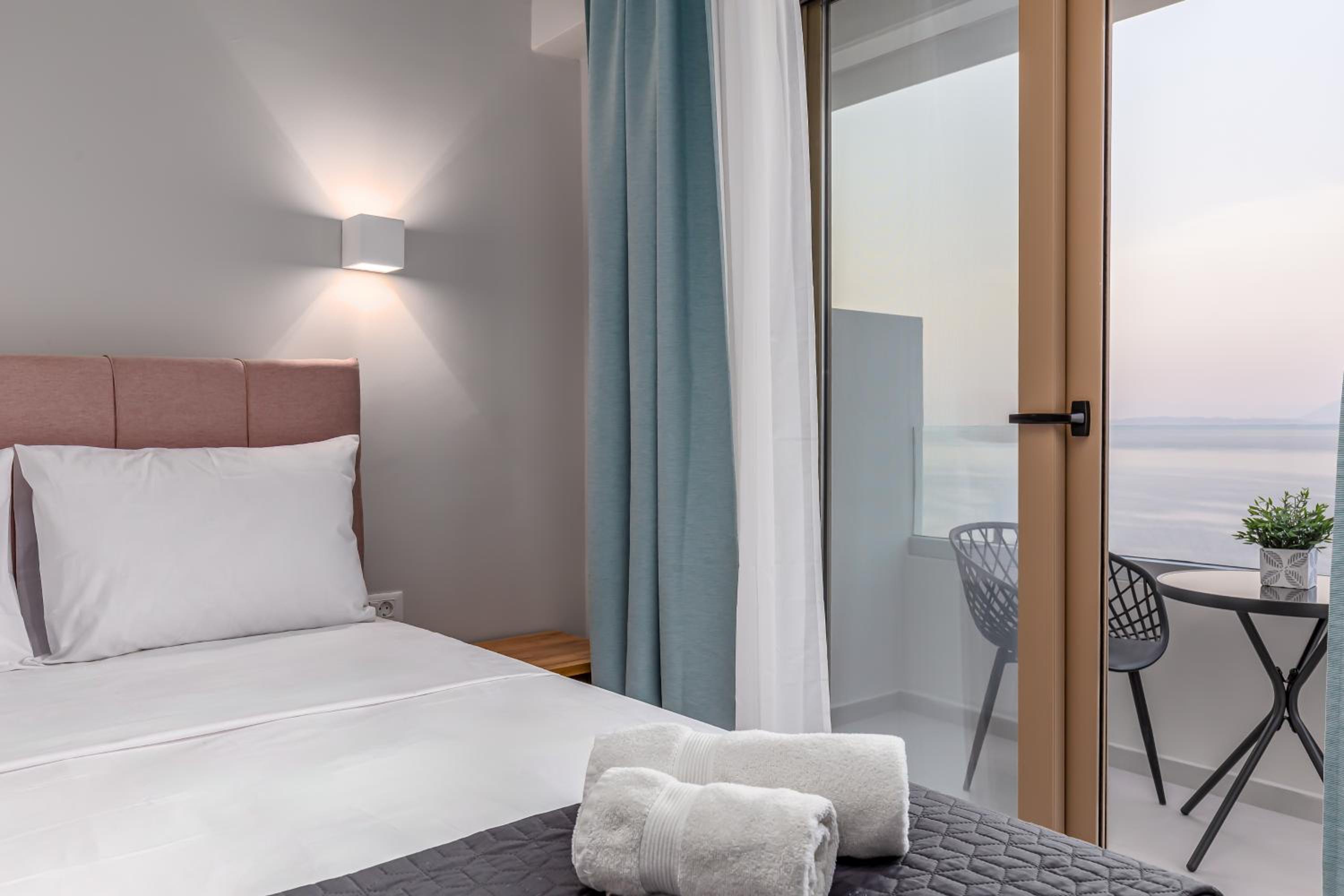 Junior Suite with Sea View - Photo 3