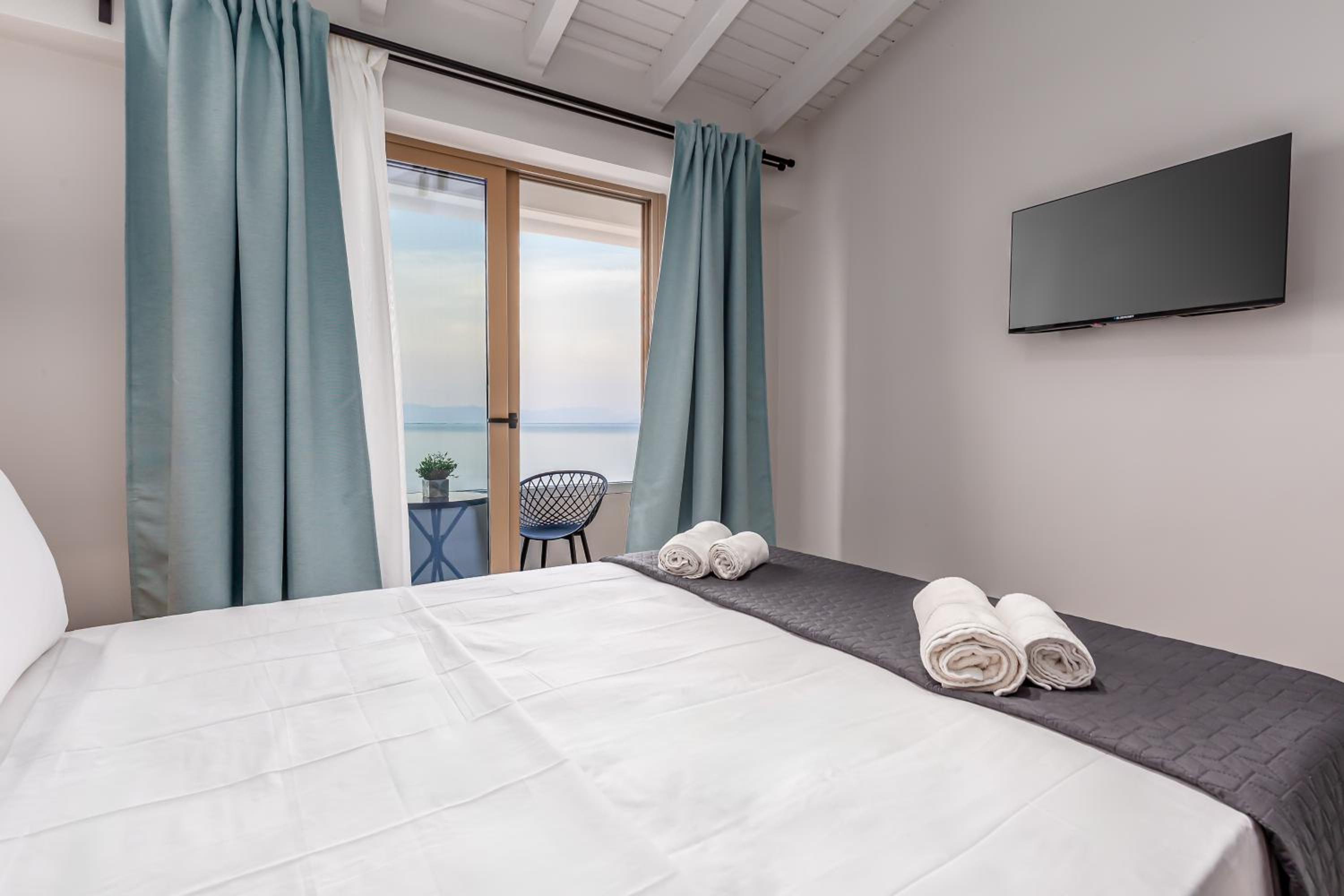 Junior Suite with Sea View - Photo 24