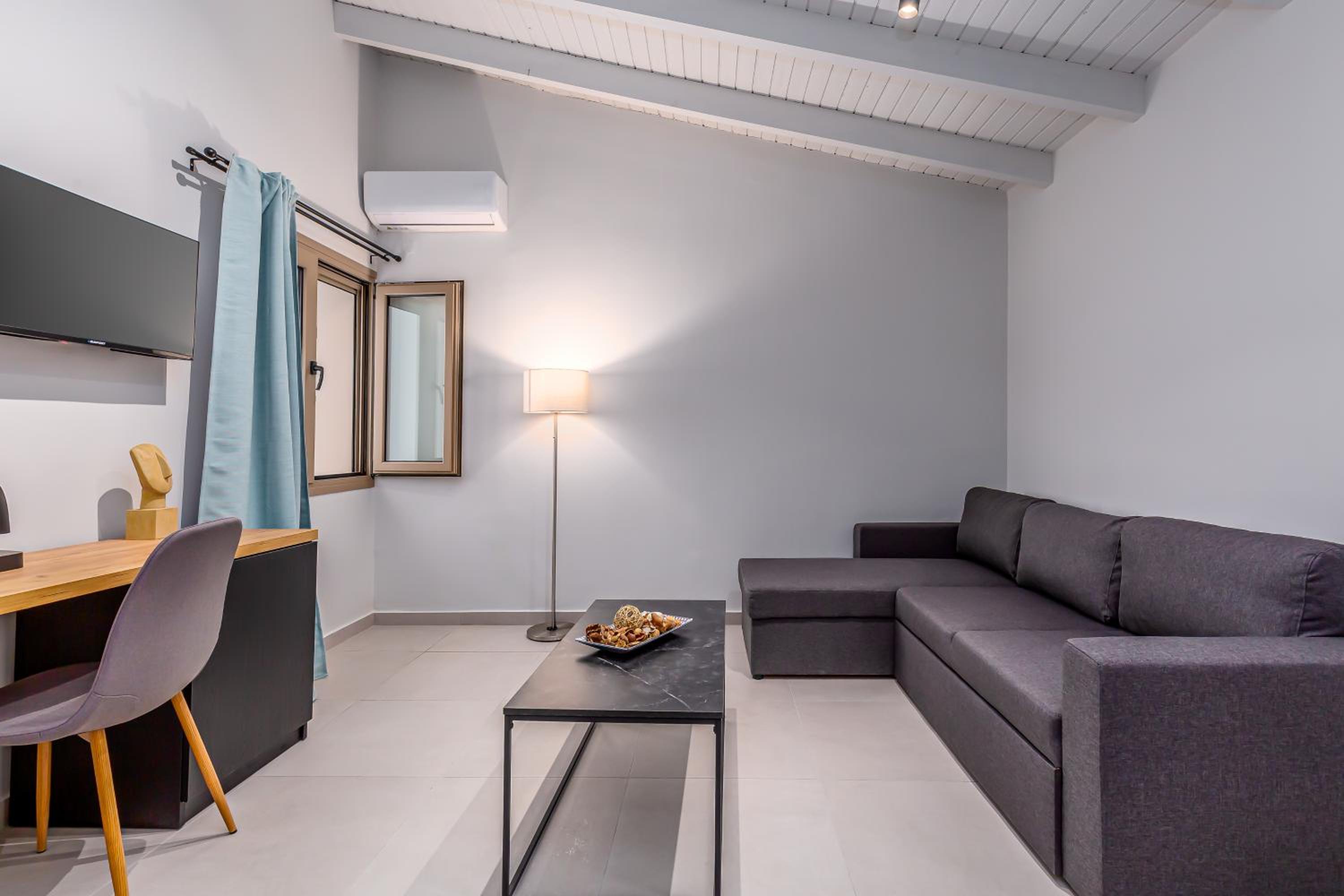Junior Suite with Sea View - Photo 2