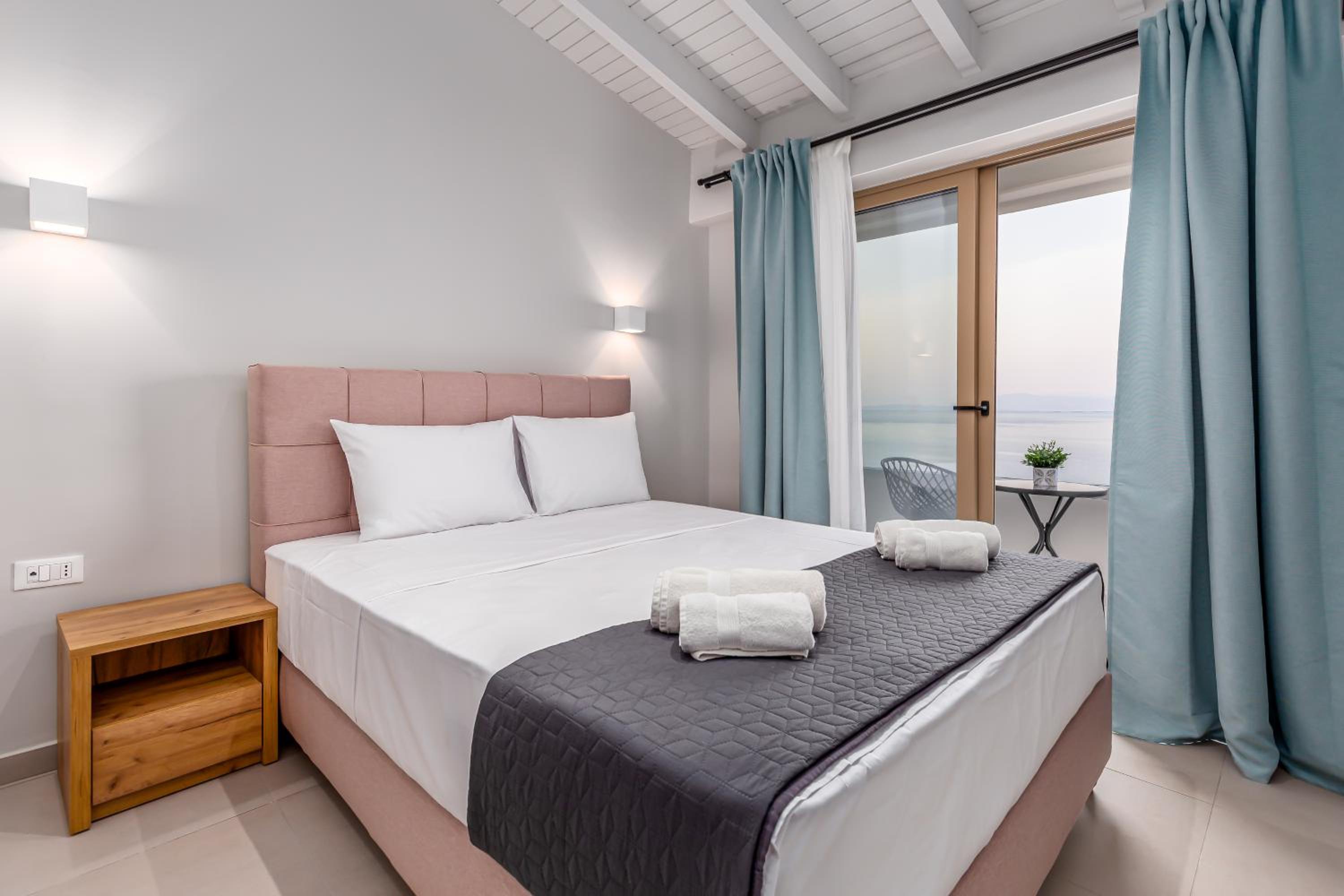 Junior Suite with Sea View - Photo 16
