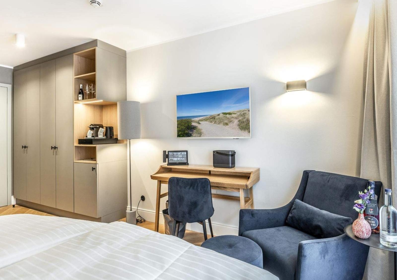 Classix Double Room thumbnail 5