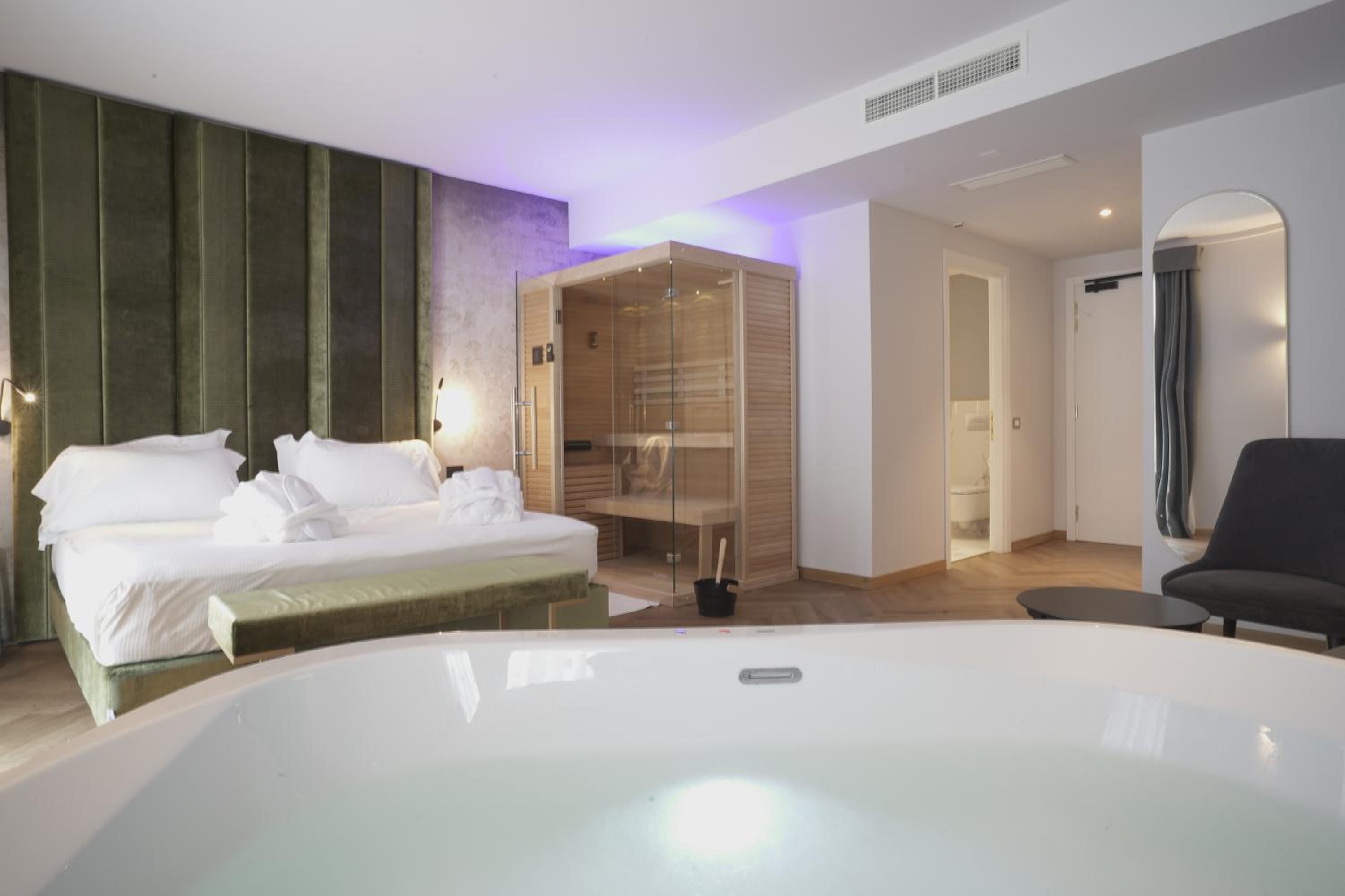Junior Suite with Sauna - Photo 1