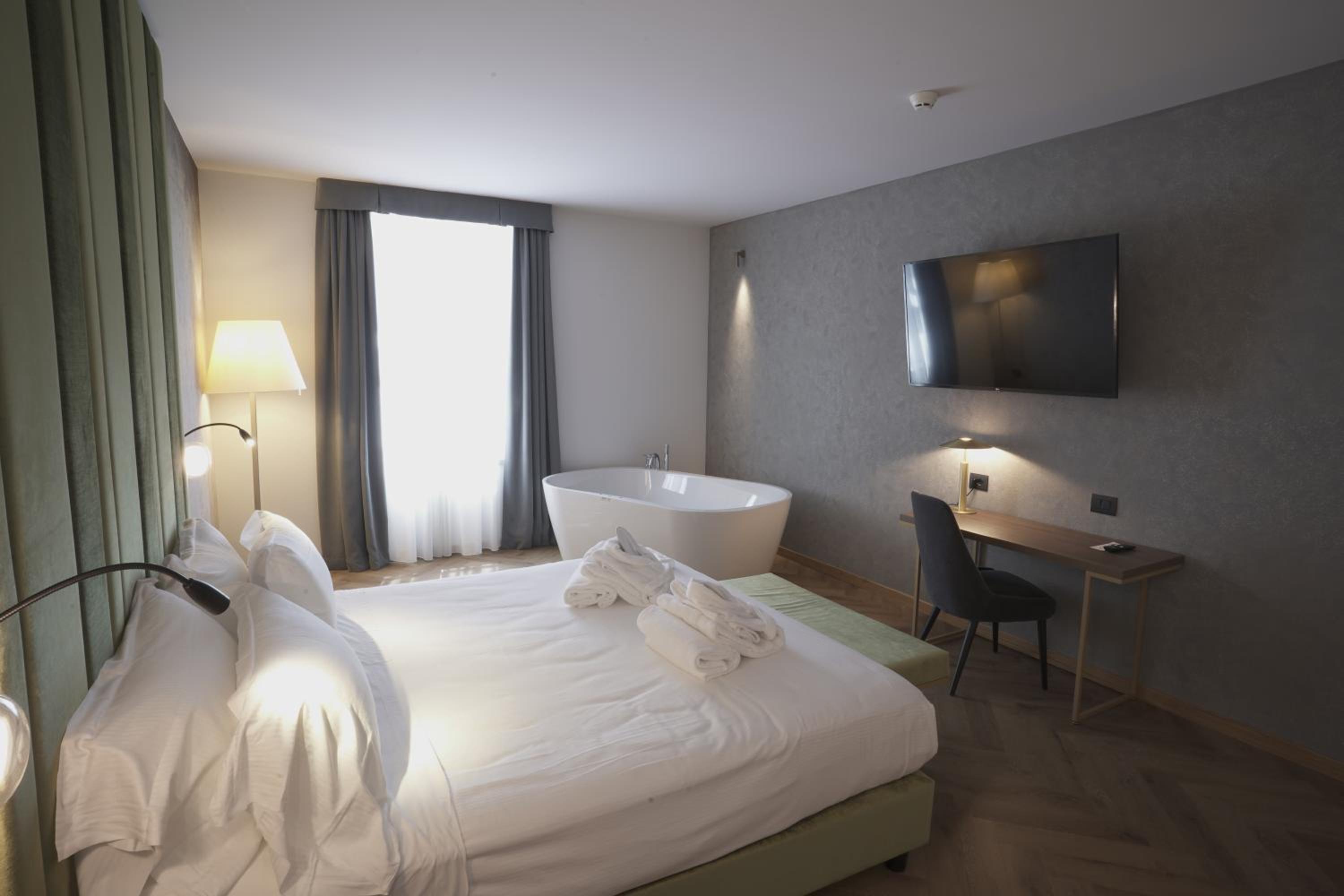 Deluxe Junior Suite - Photo 4