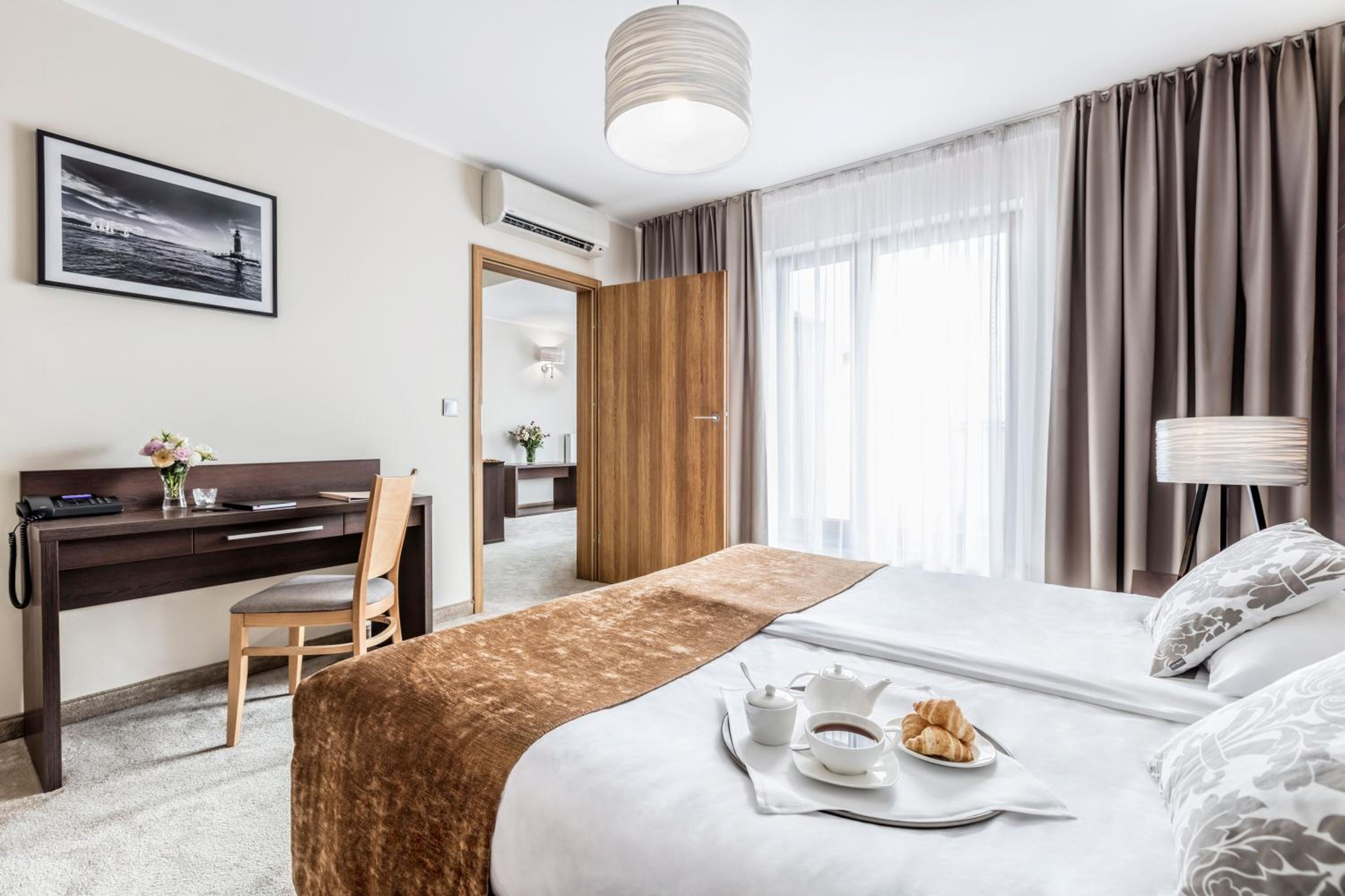Standard Queen Suite with Sofa photo 1