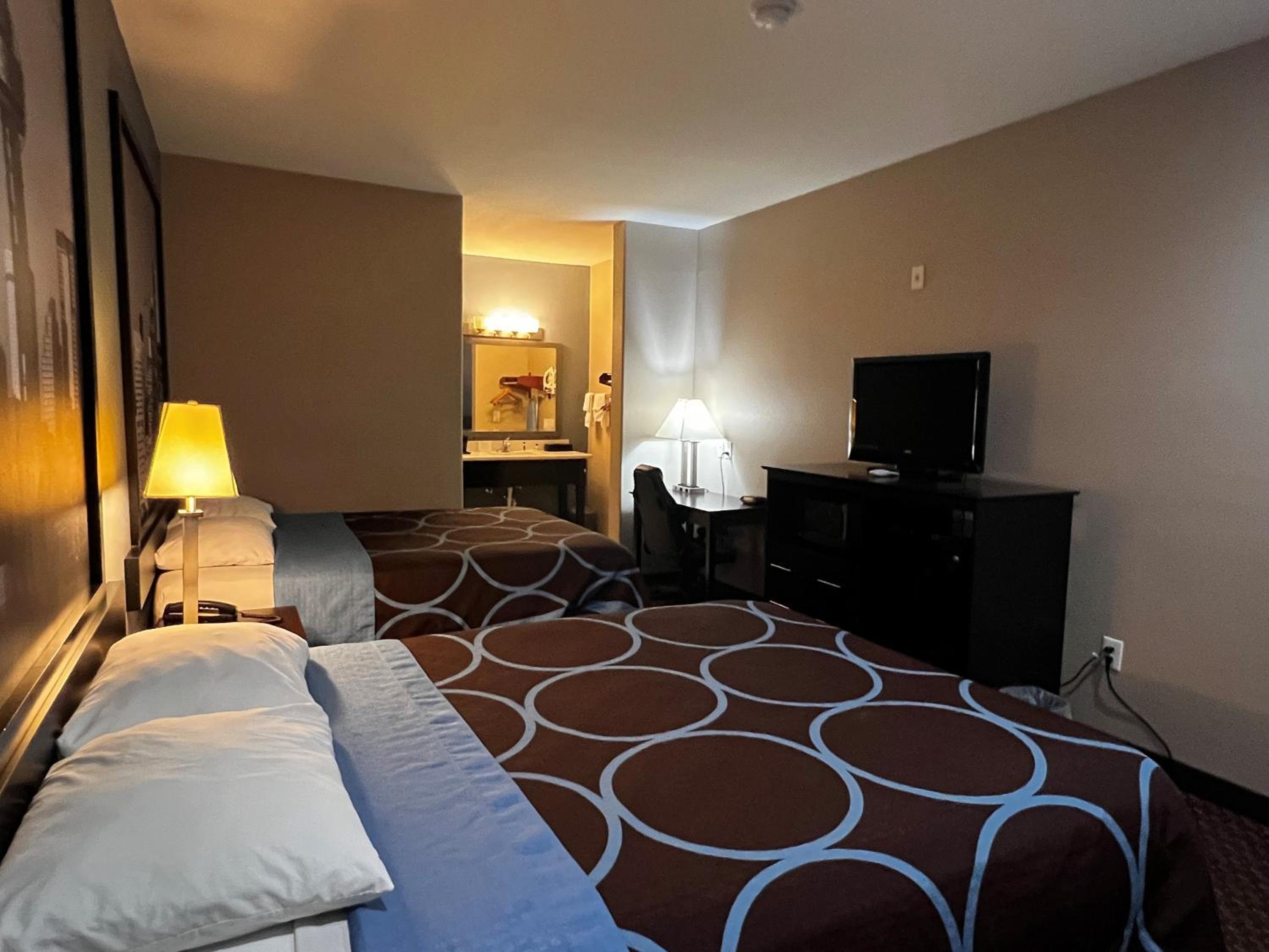 Queen Room with Two Queen Beds - Non-Smoking - Photo 1