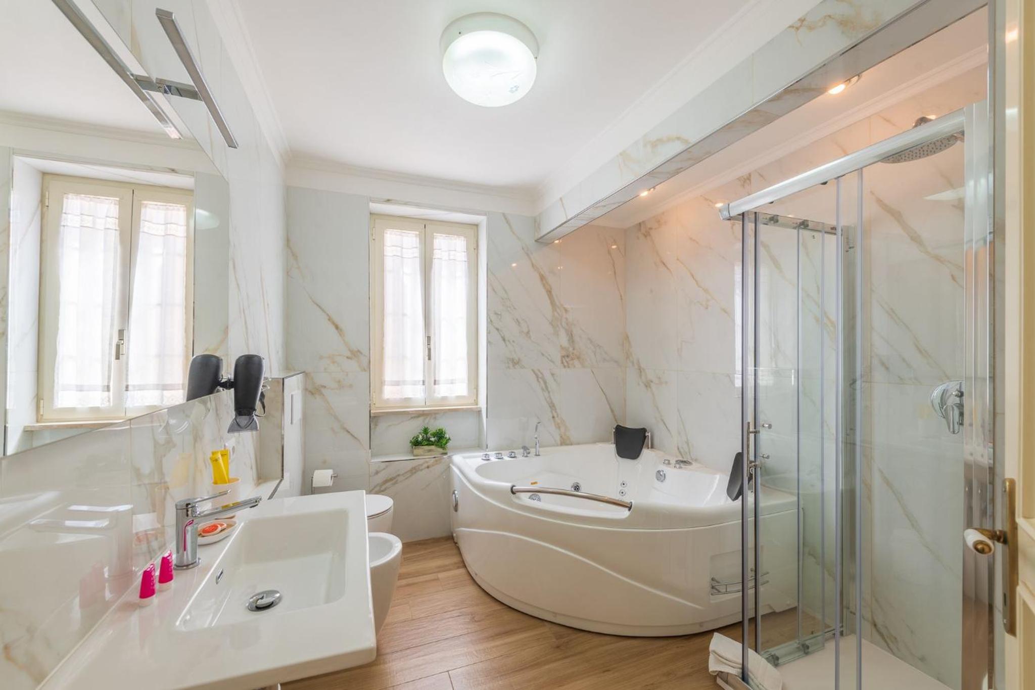 Double Room with Spa Bath - Photo 3