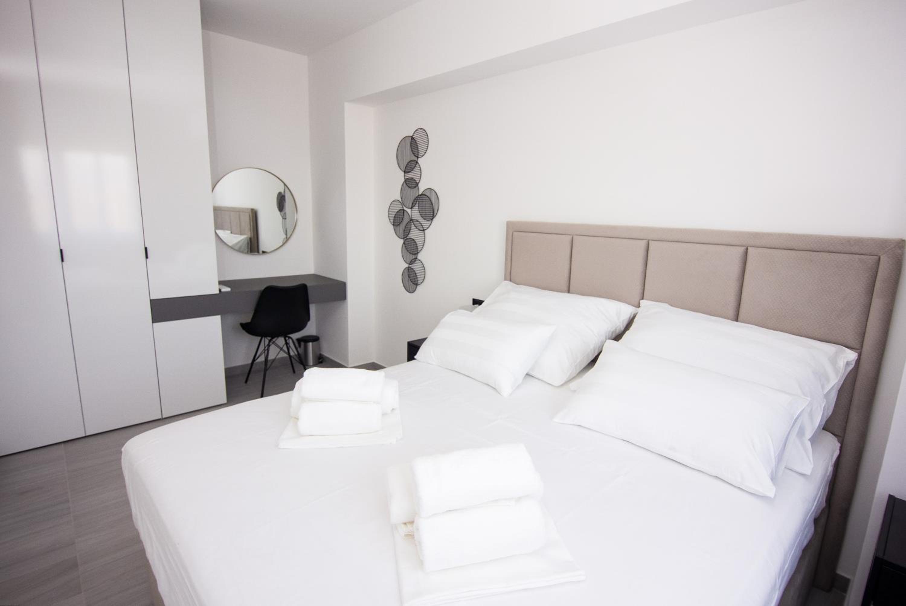 One-Bedroom Apartment photo 2