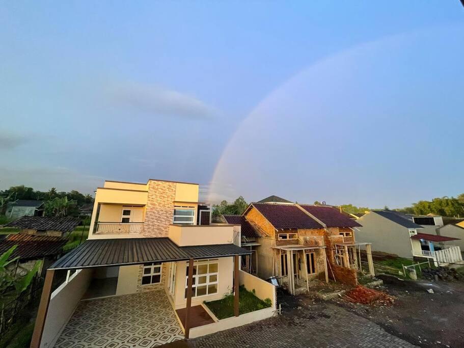 Three-Bedroom House photo 2