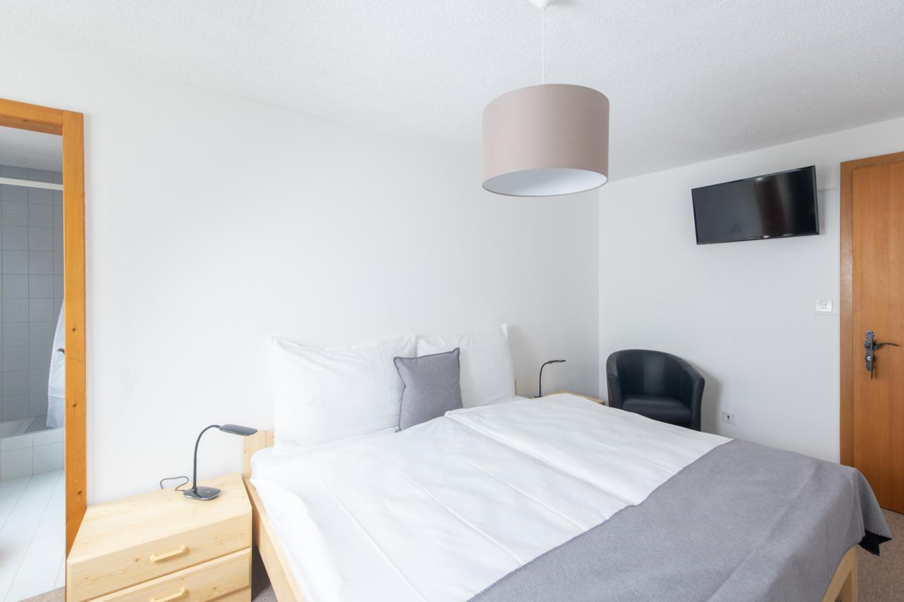 Double Room Standard - Photo 11