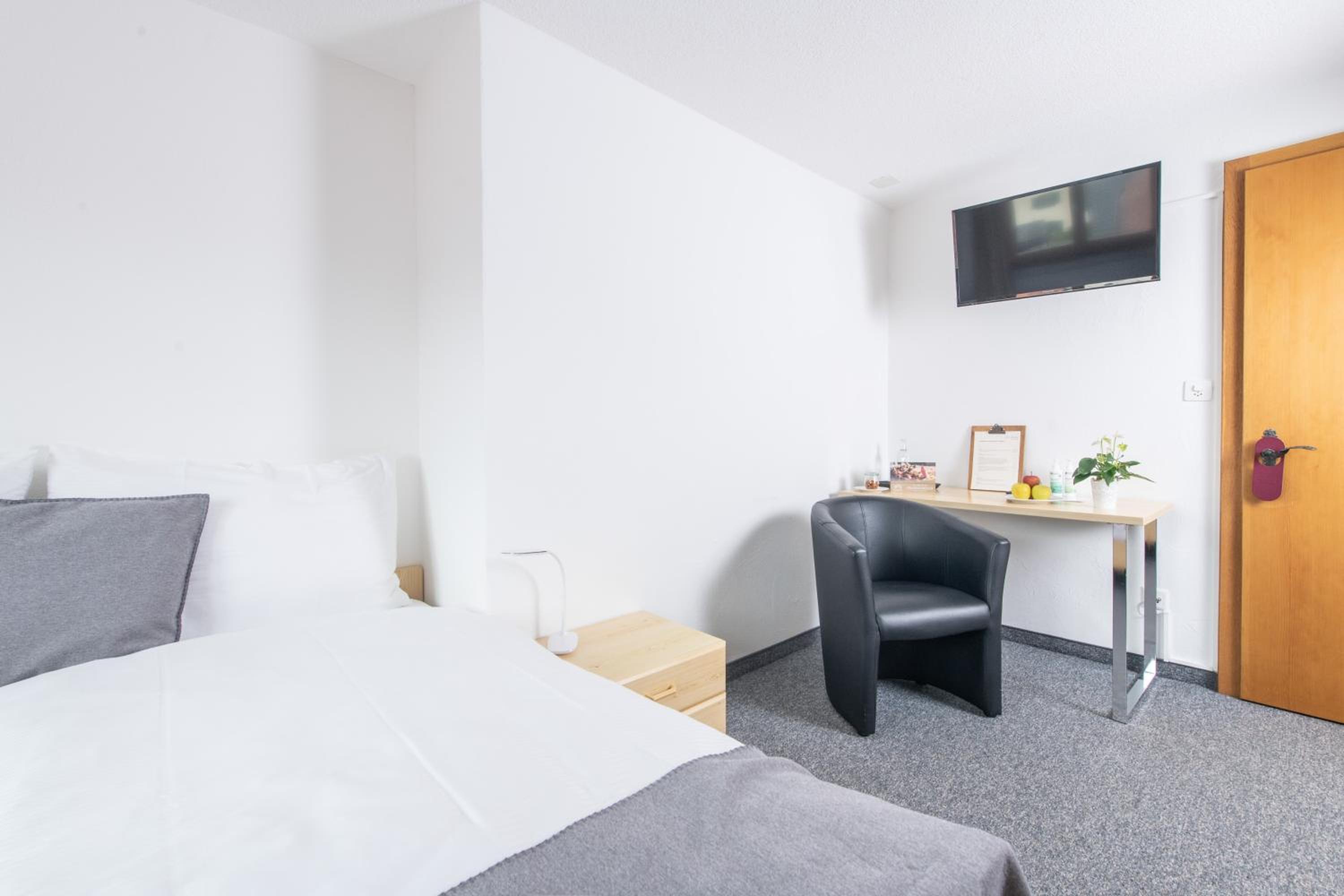 Double Room Standard - Photo 7