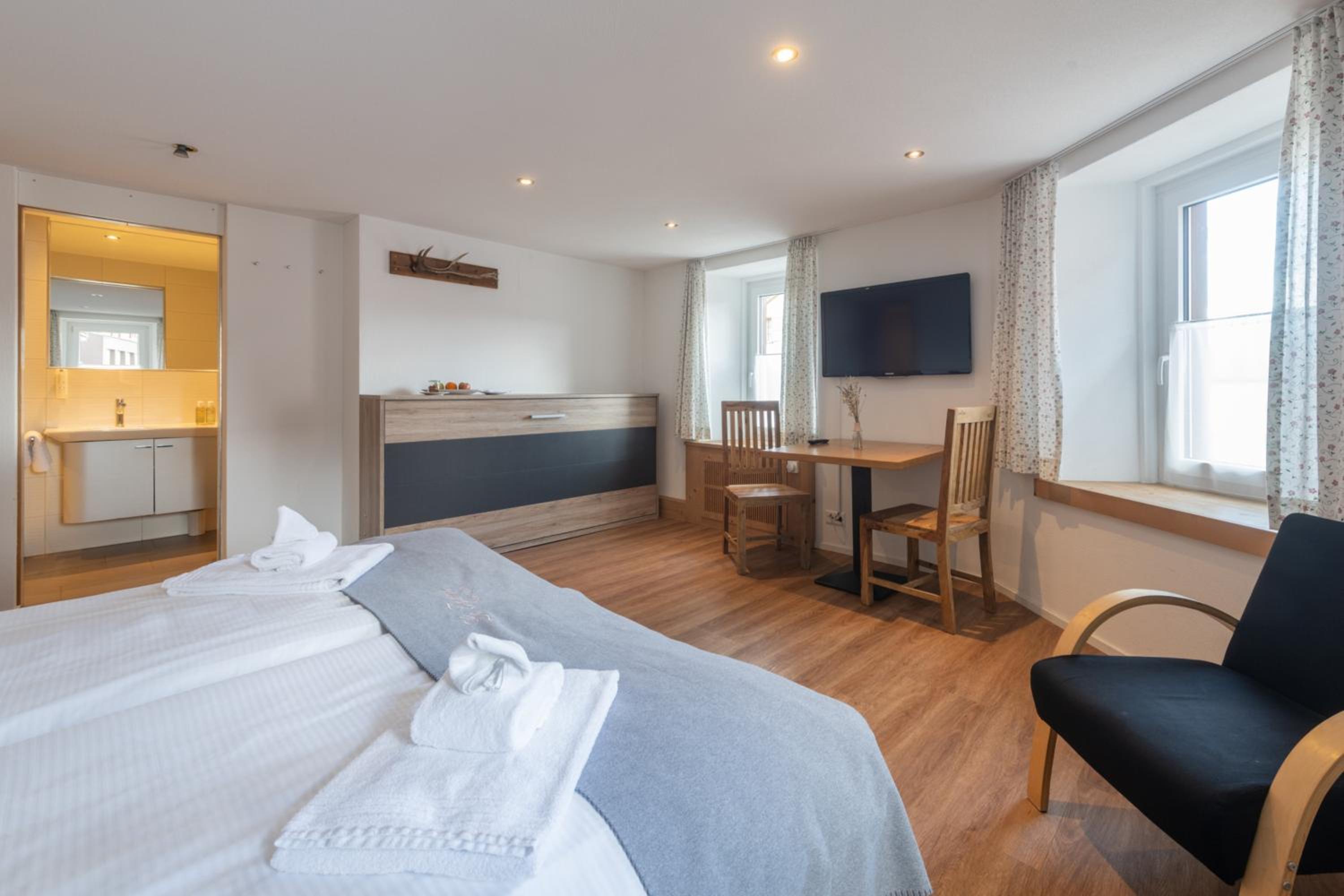Deluxe Double Room - Photo 17
