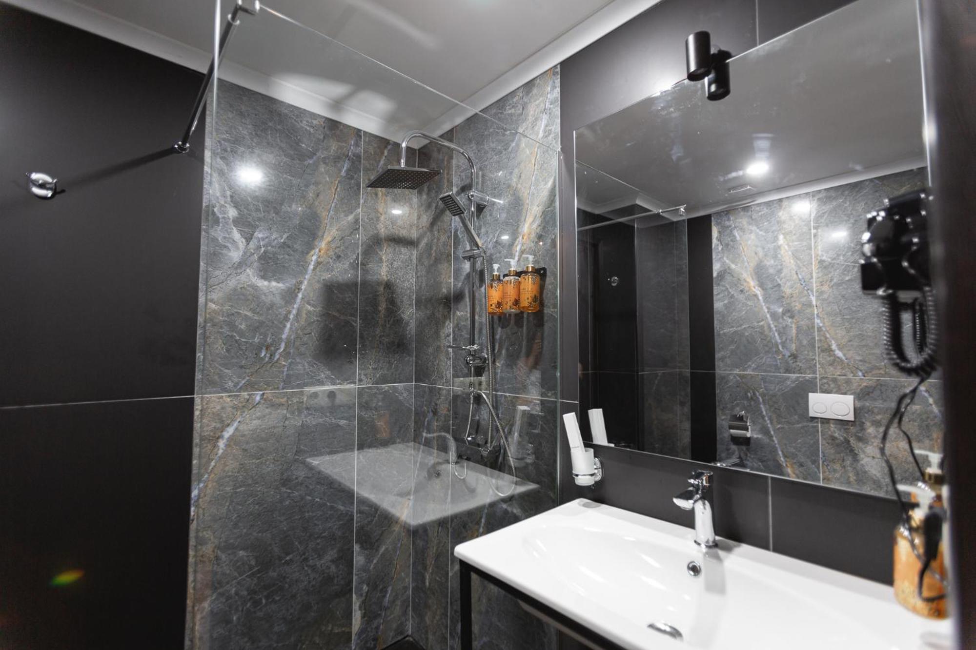 Superior King Suite