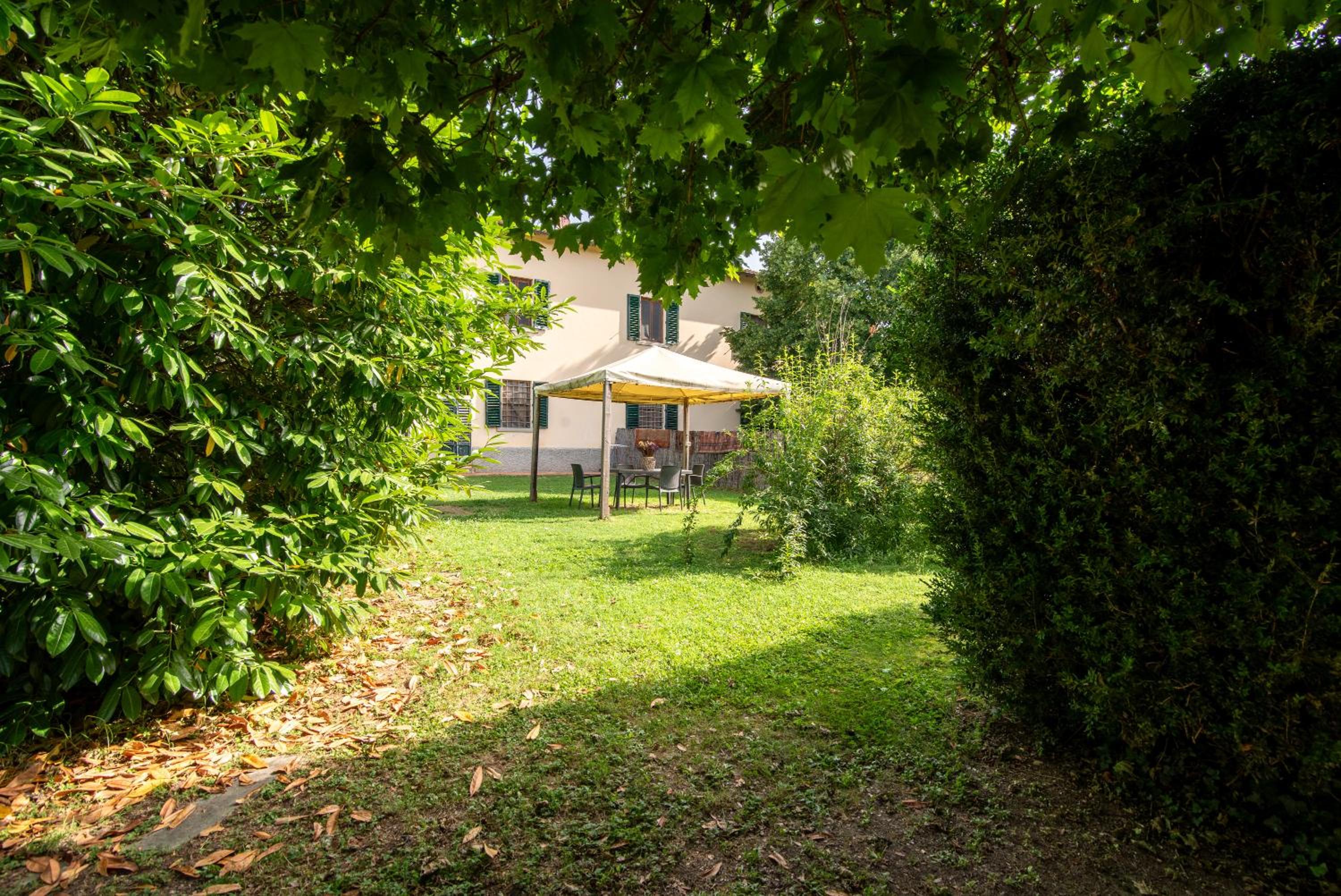 Two-Bedroom Deluxe Apartment with Garden View photo 2