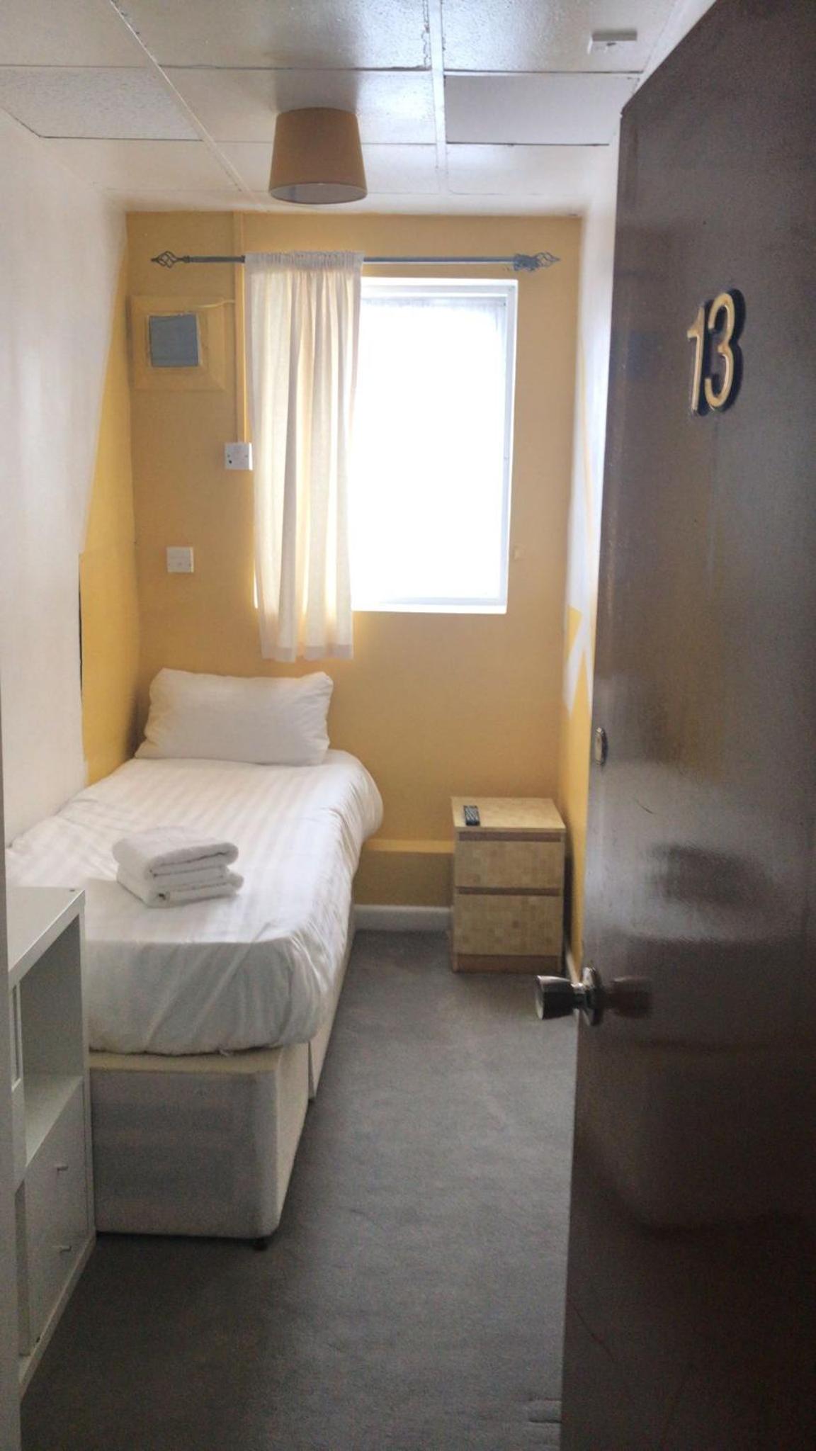 Standard Single Room with Shower photo 1