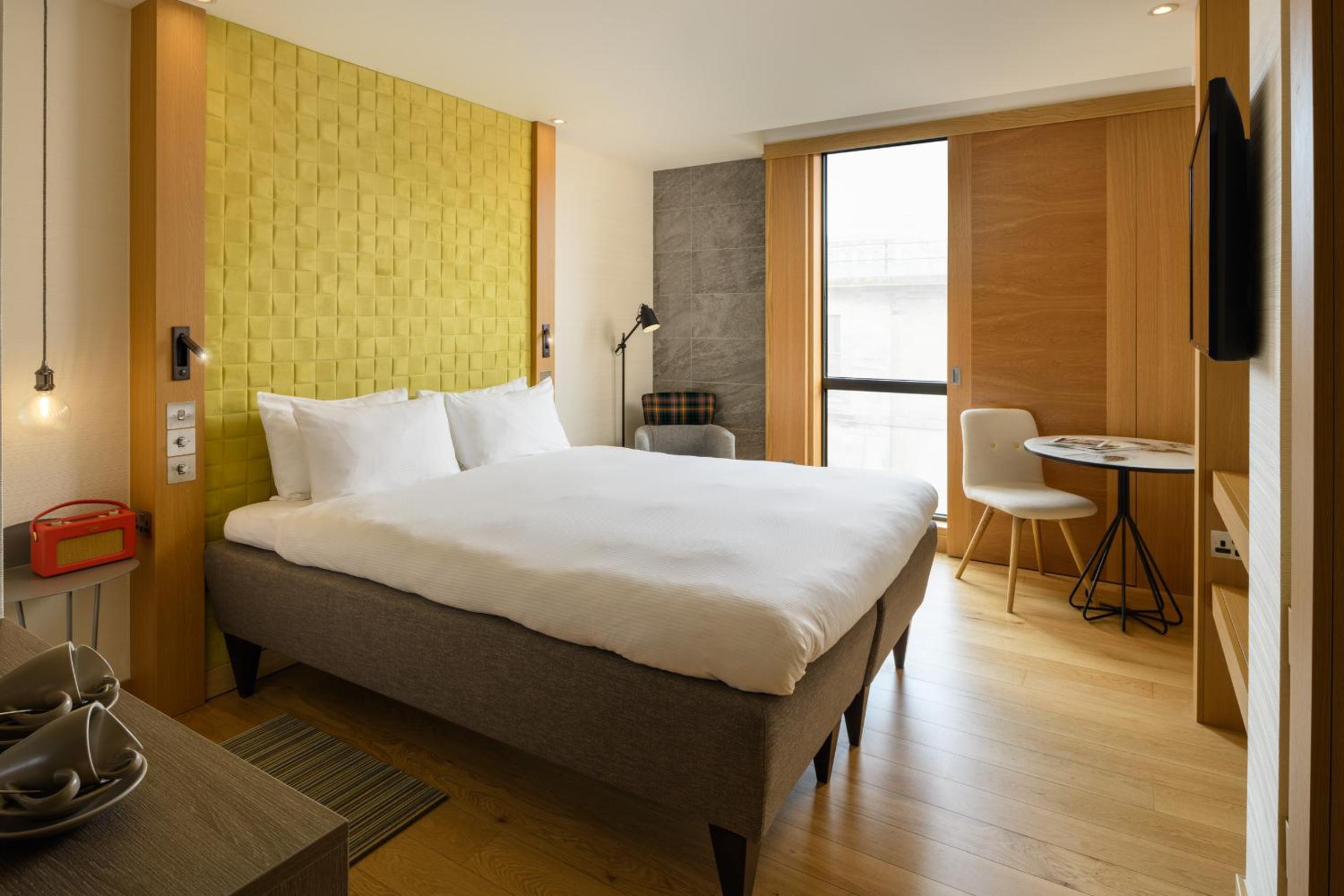 Double Room – ARTIST’S VISTA