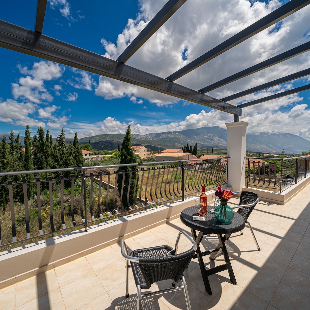 Villa photo 1