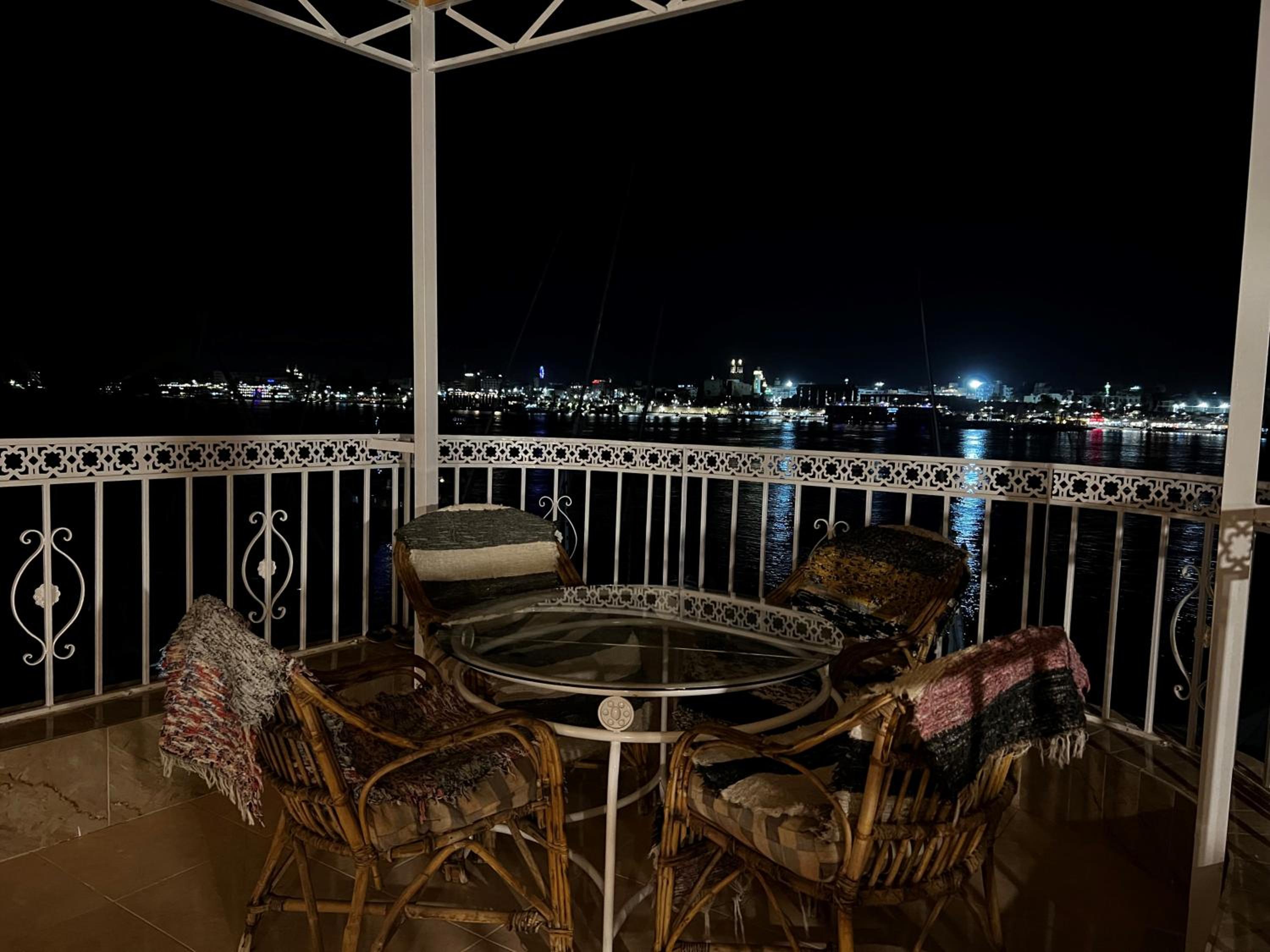 Apartment with Mountain View - Photo 24