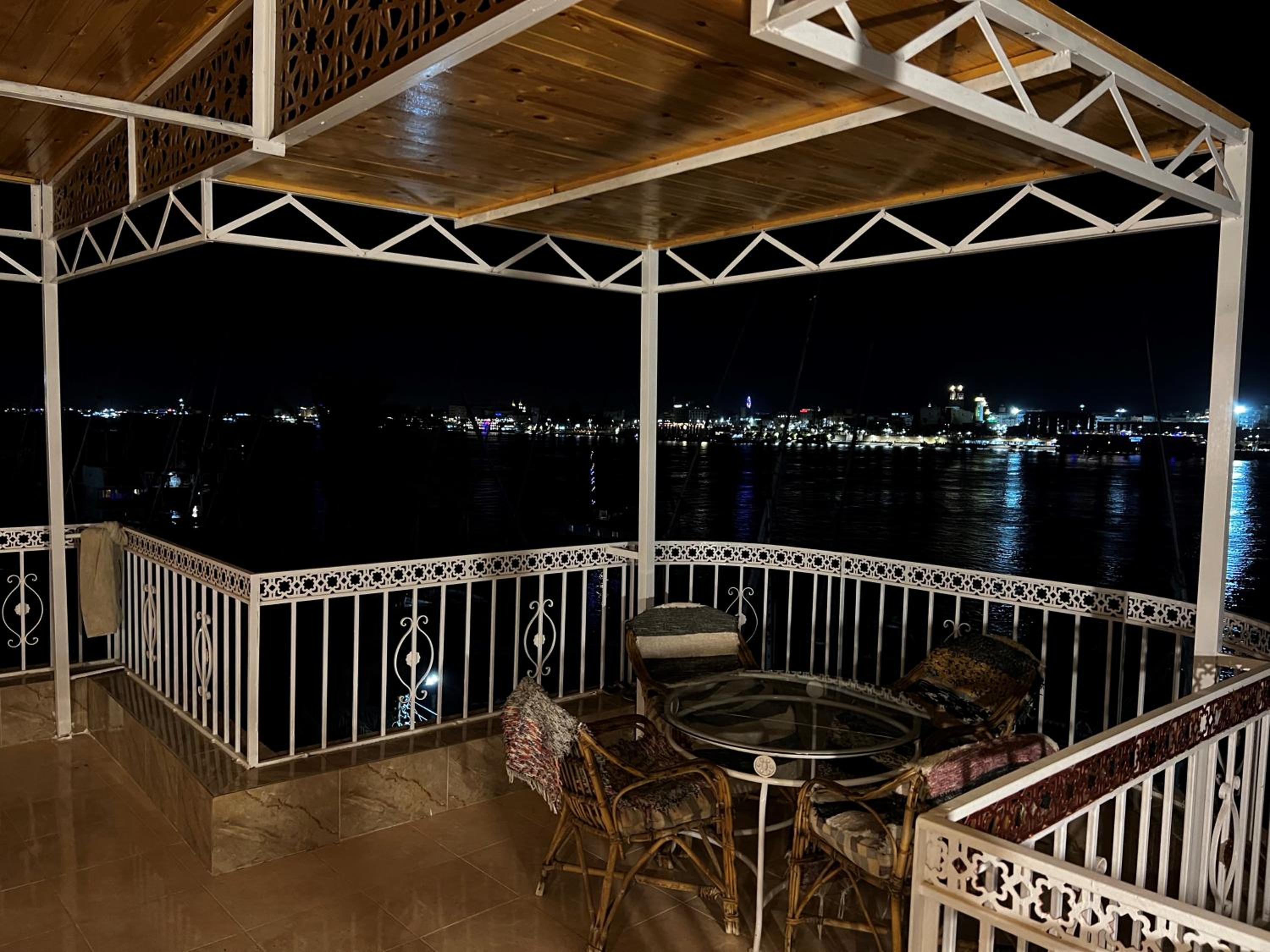 Apartment with Mountain View - Photo 25