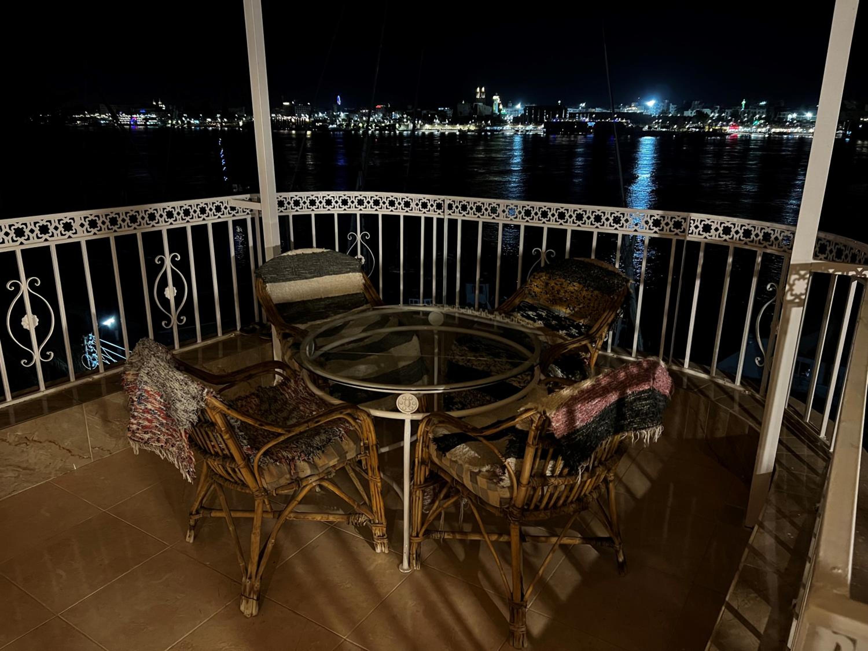 Apartment with Mountain View - Photo 26