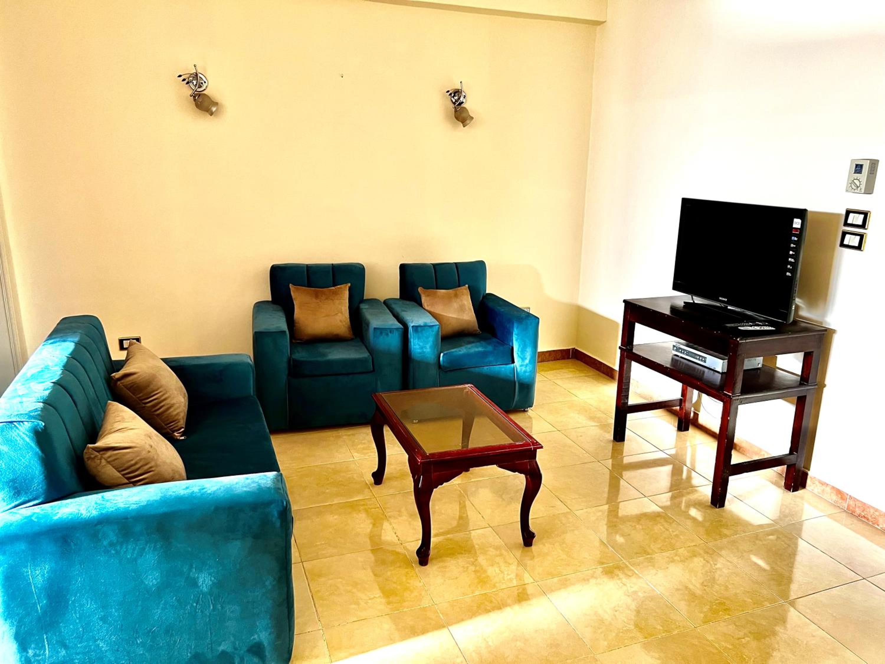 Apartment with Mountain View - Photo 21