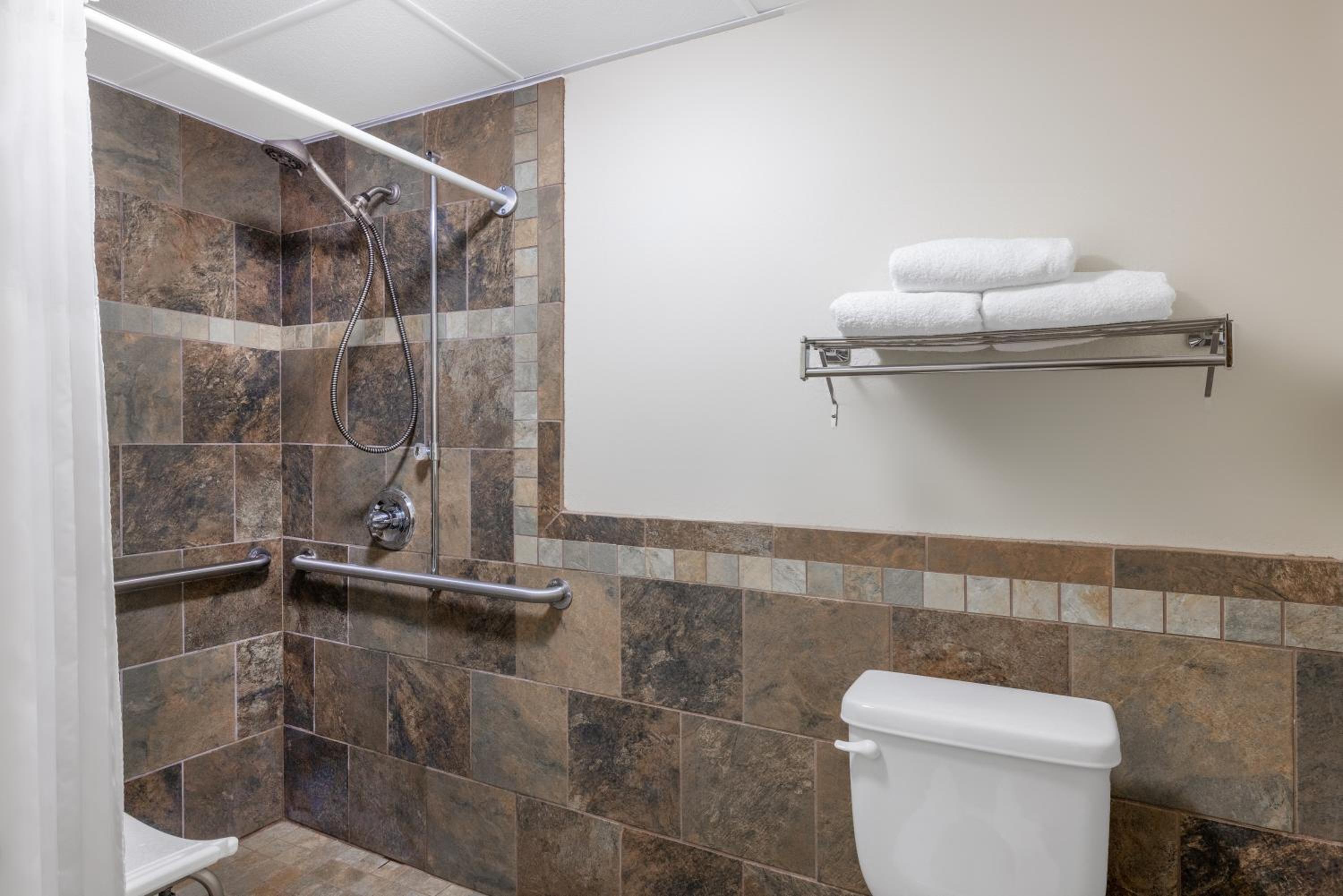 Queen Room - Mobility Access/Non-Smoking - Photo 3