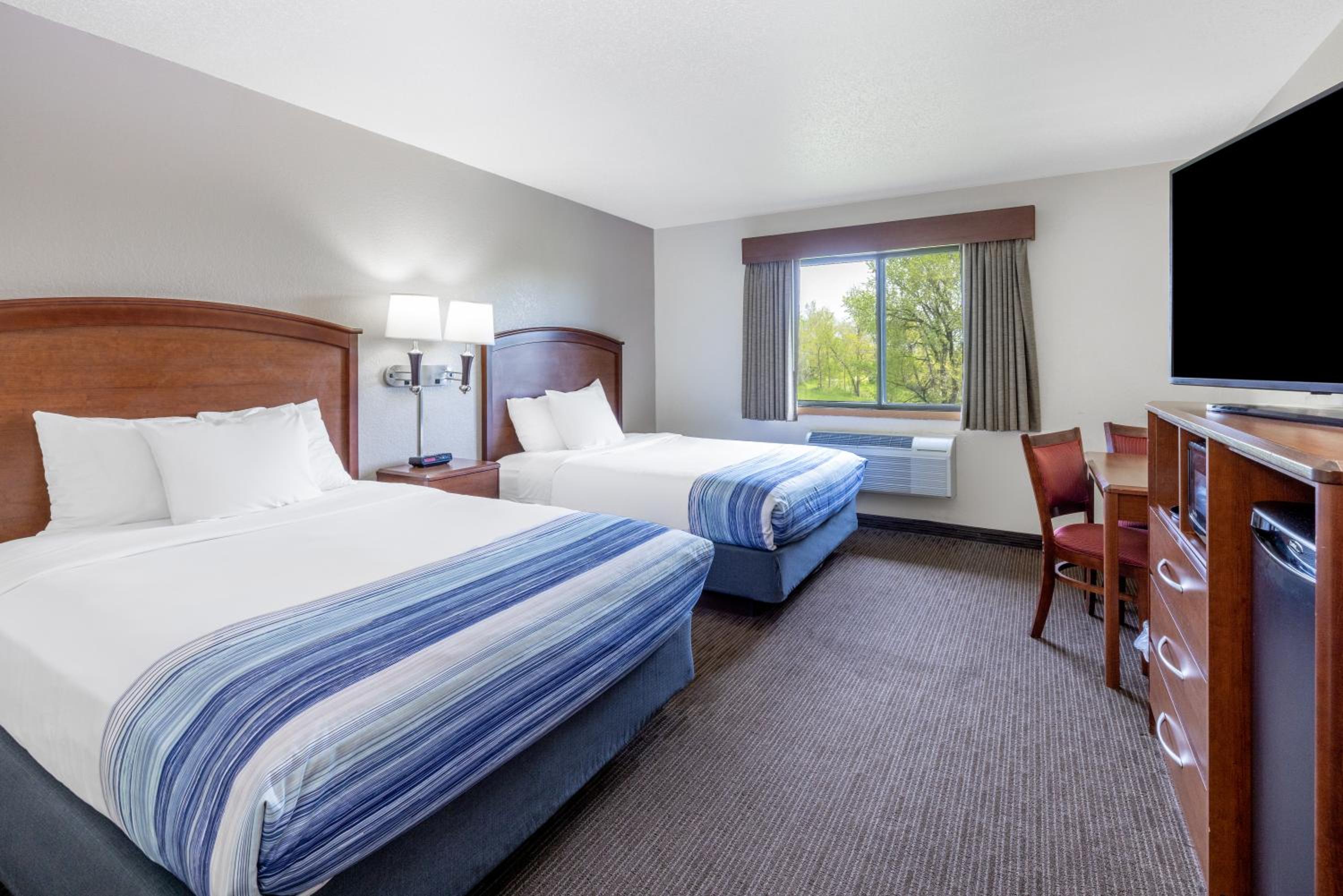Queen Room with Two Queen Beds - Pet Friendly/Non-Smoking - Photo 6